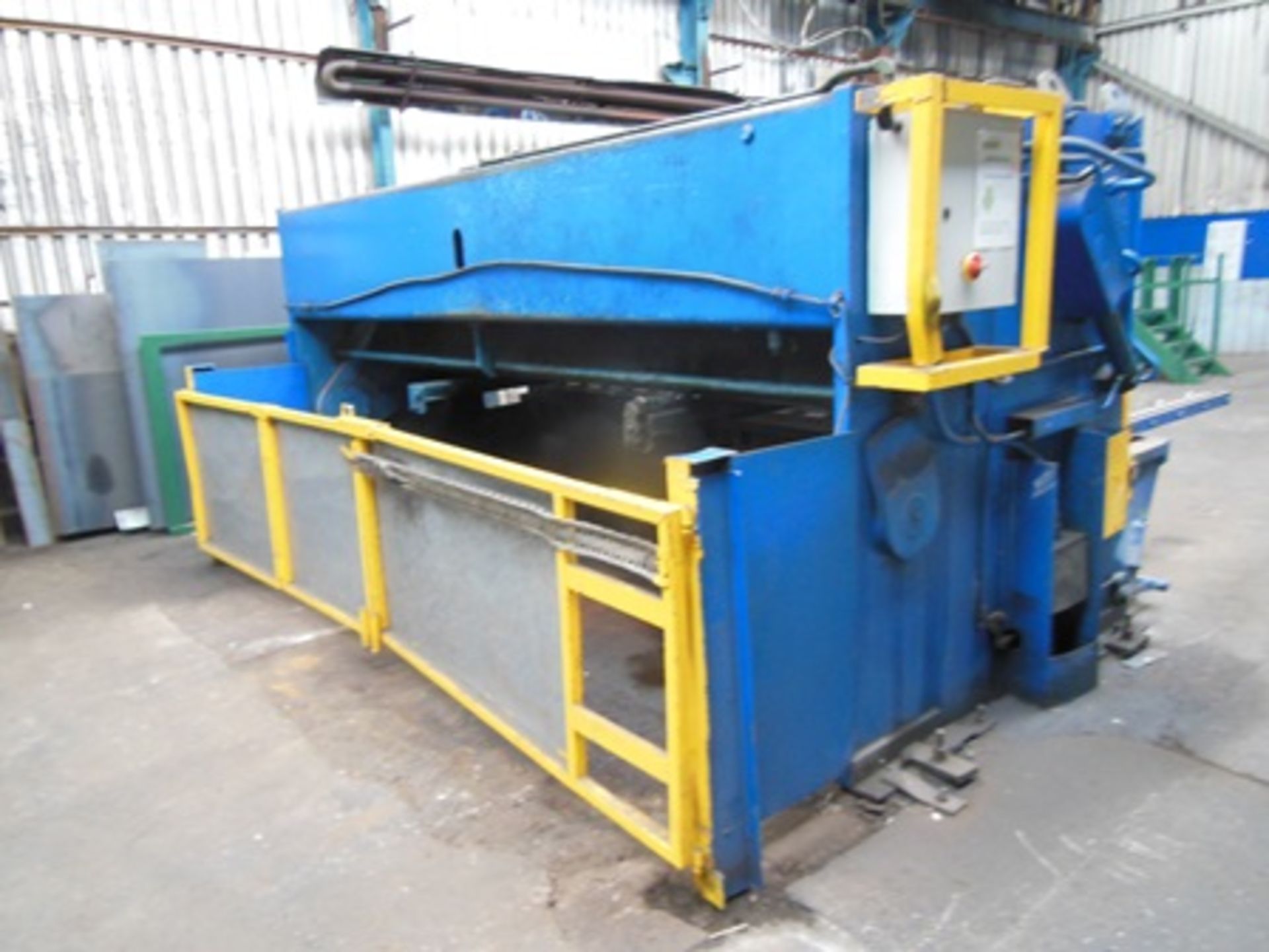 Pearson hydraulic guillotine Serial no. 709007 Capacity: 3658mm x 13mm with roller feed table and - Image 4 of 4