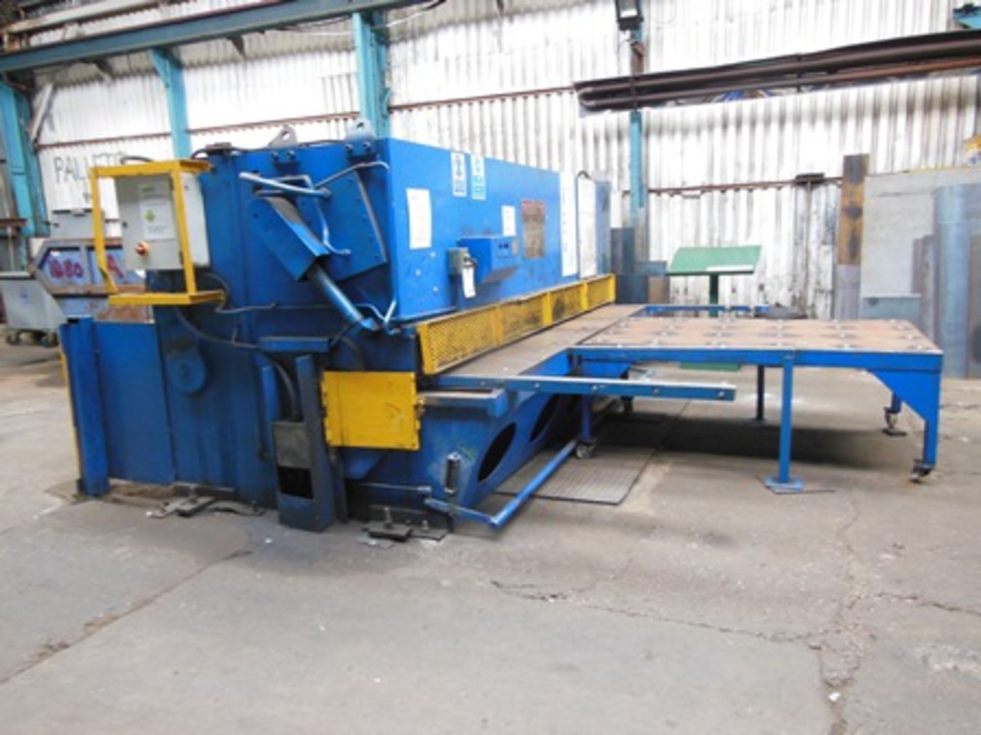 Pearson hydraulic guillotine Serial no. 709007 Capacity: 3658mm x 13mm with roller feed table and - Image 2 of 4