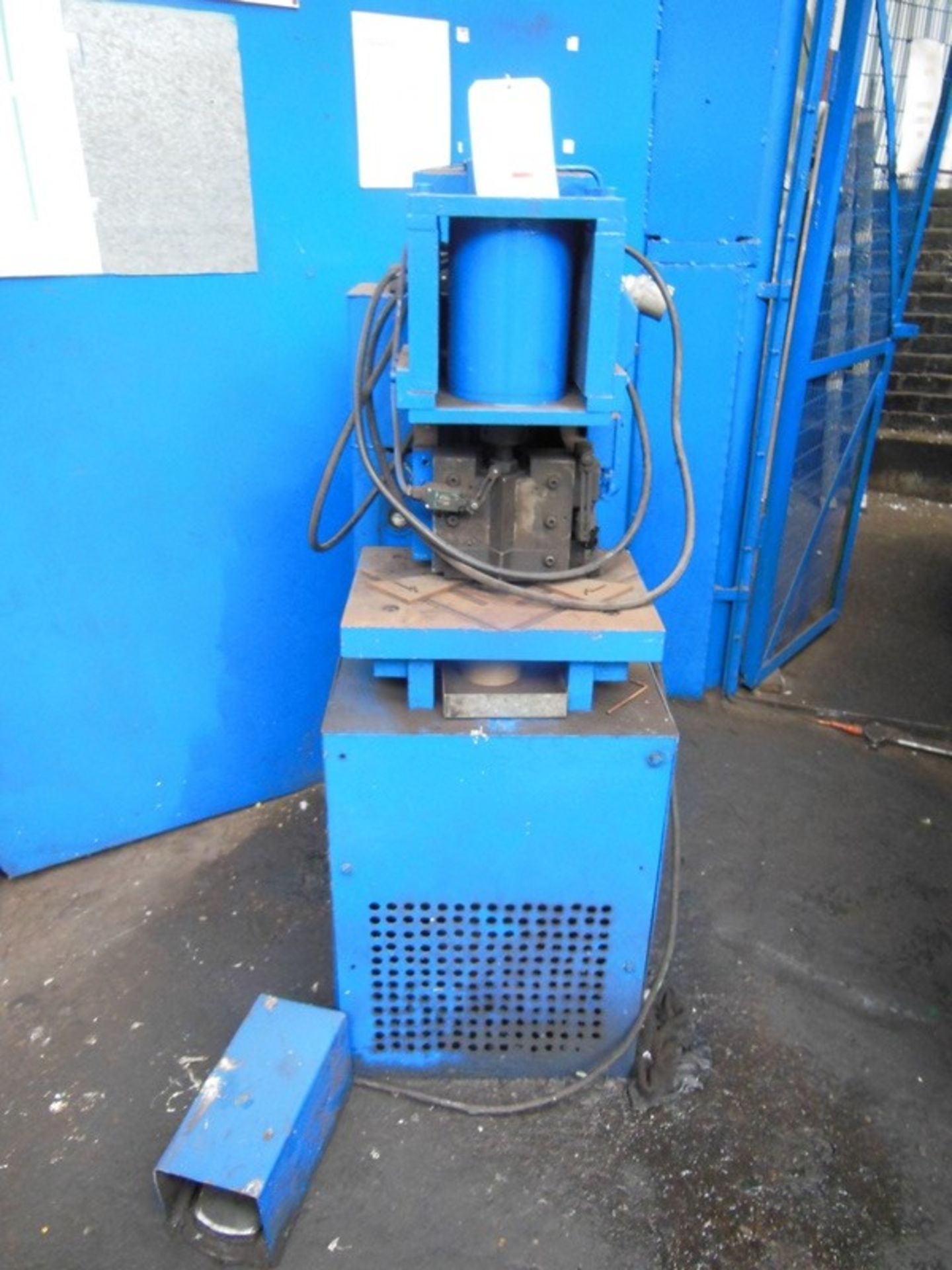 Unbranded hydraulic corner notcher with treadle foot control (A Work Method Statement and Risk