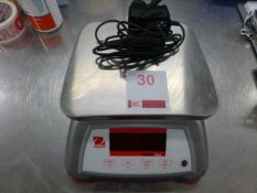 Ohaus Valor 2000W digital scale with dual display, max capacity 15,000g