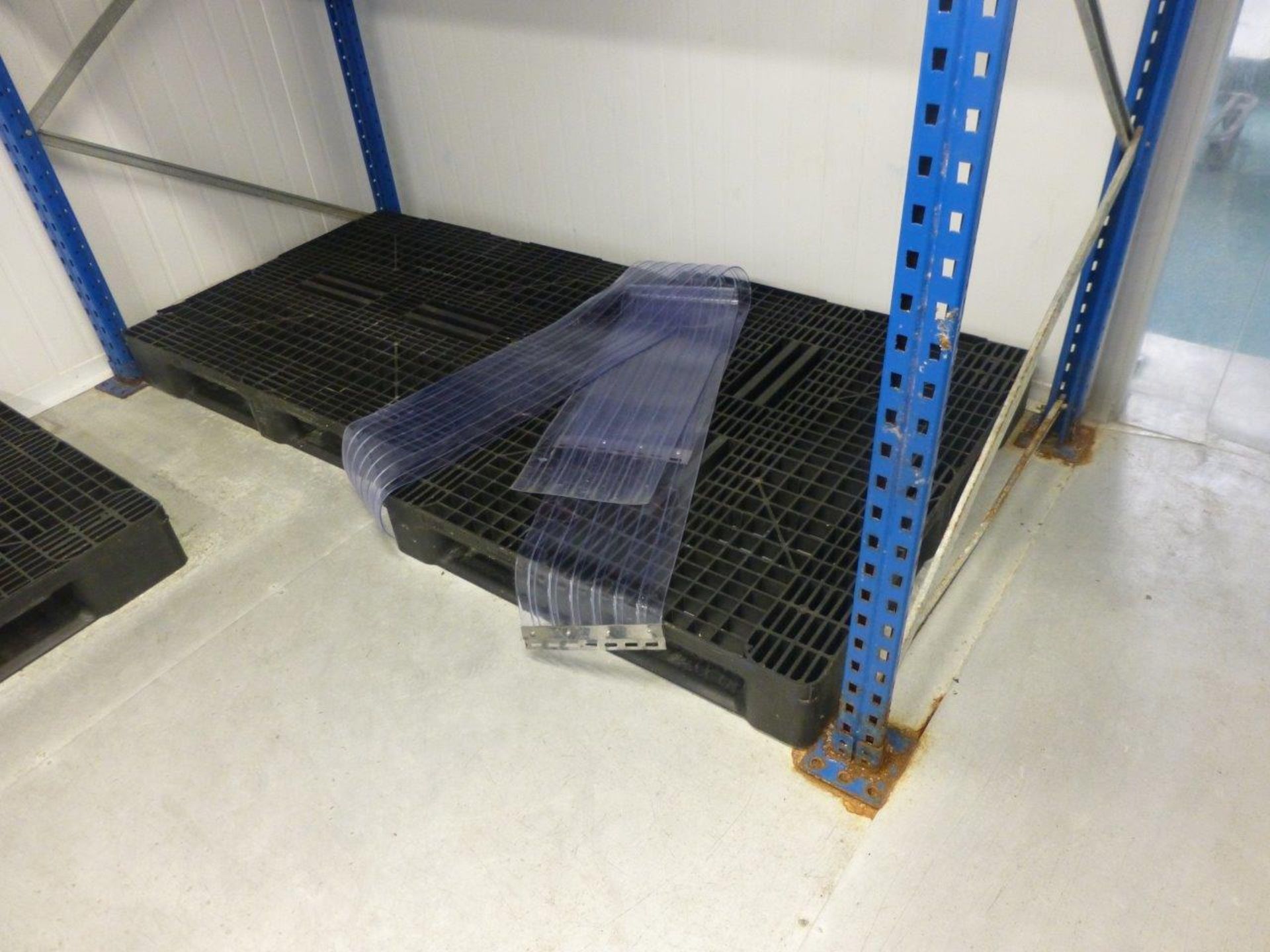 7 Black plastic pallets - Image 2 of 2