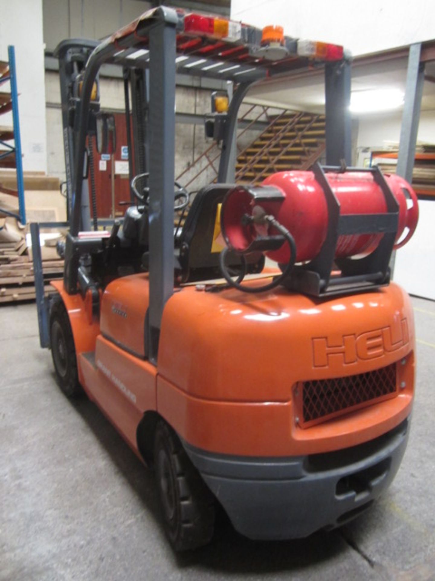 Heli H Series LPG ride on, dual mast, forklift truck, model HFG25, serial no: C7346, lift height 3. - Image 3 of 9