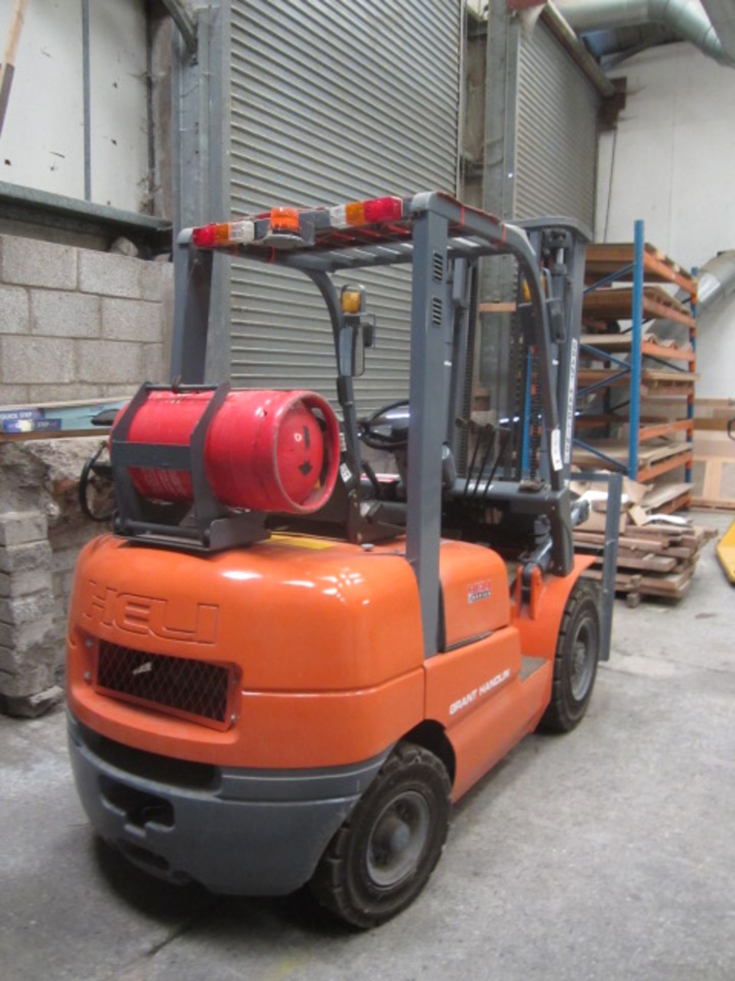 Heli H Series LPG ride on, dual mast, forklift truck, model HFG25, serial no: C7346, lift height 3. - Image 2 of 9