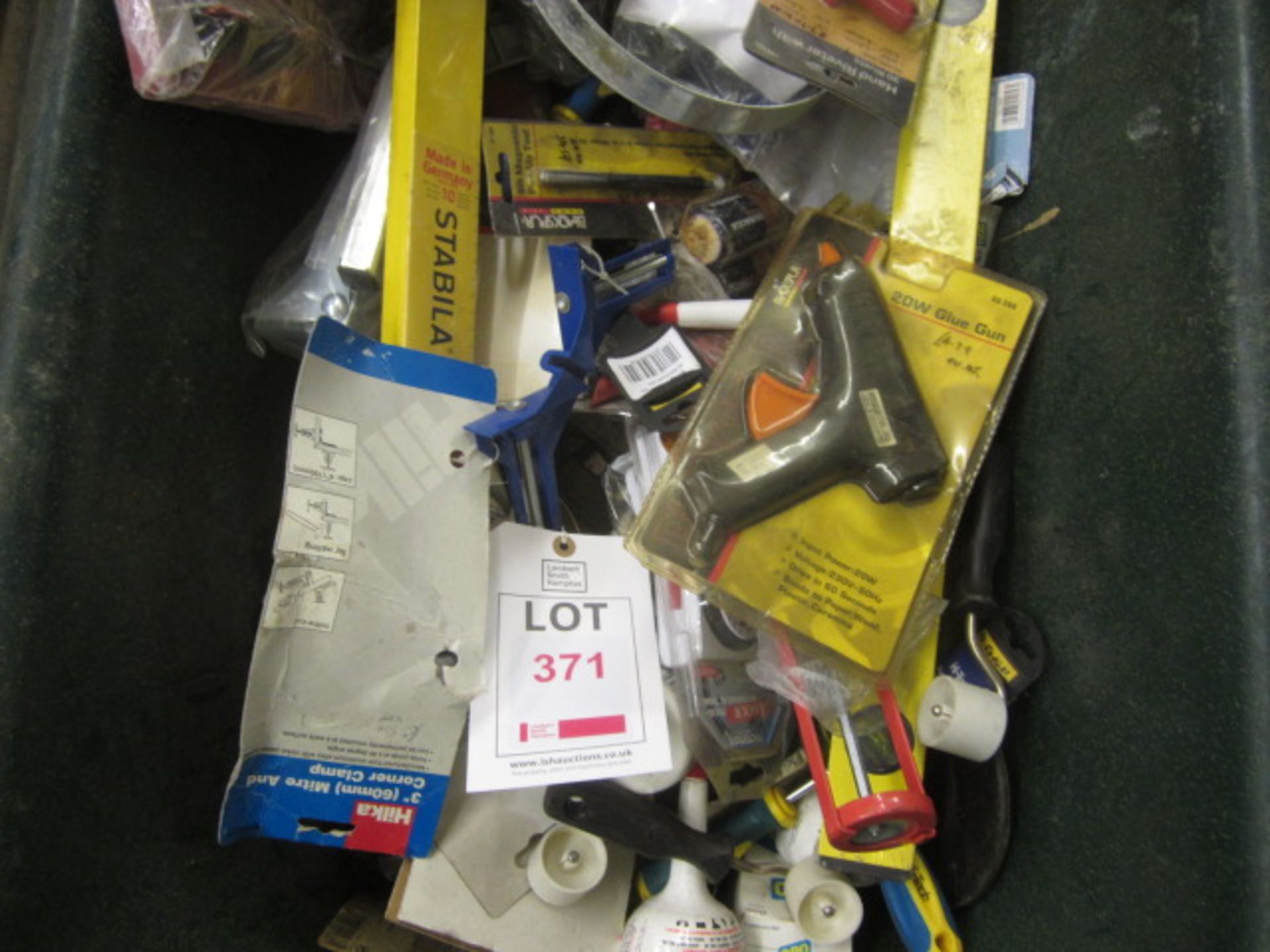 Miscellaneous lot including 'O' rings, spirit level, screwdrivers, 6v batteries, torch, head - Image 2 of 3