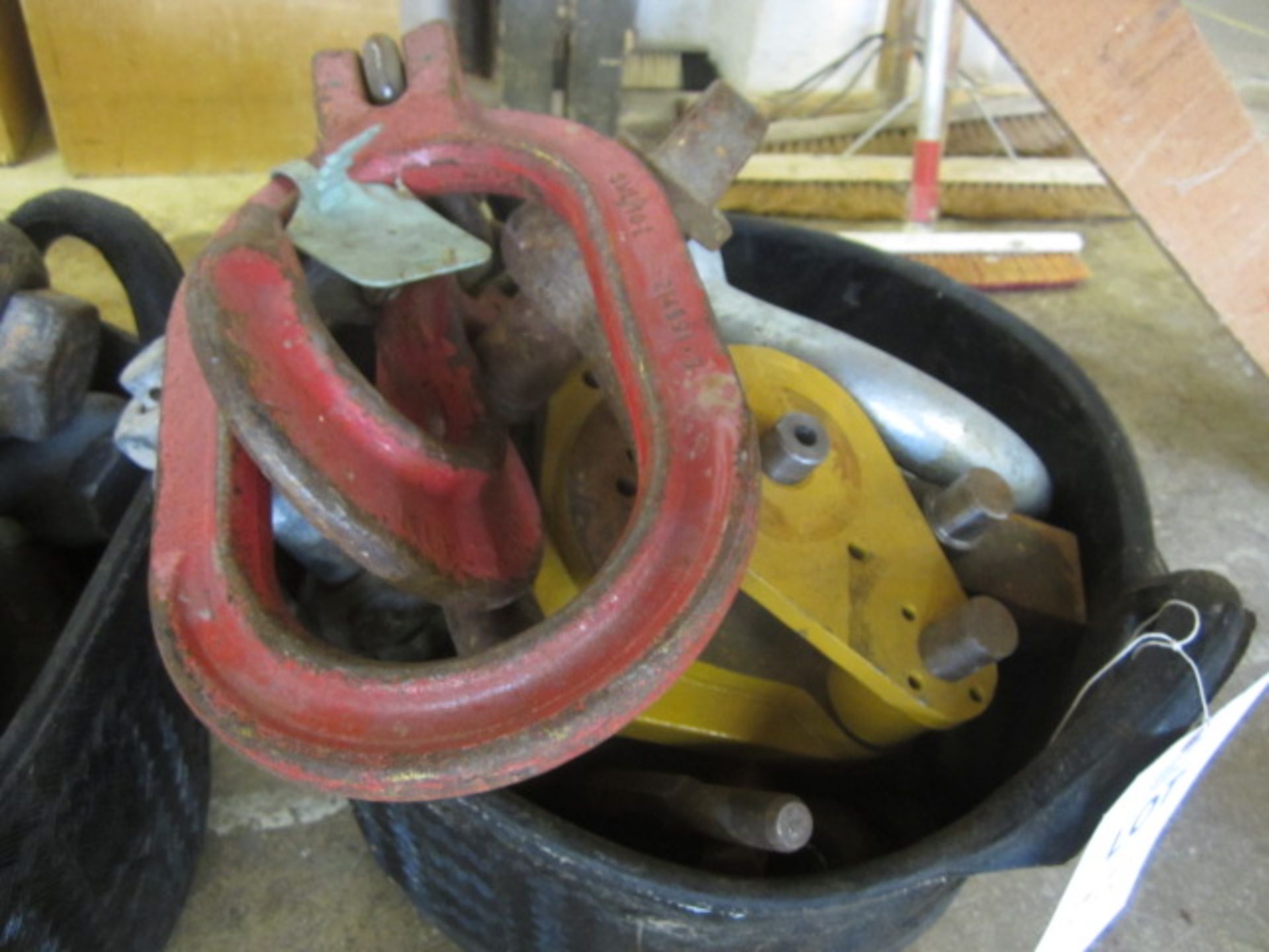 Quantity of assorted lifting shackles, etc. **NB: This item has no record of Thorough Examination. - Image 4 of 4