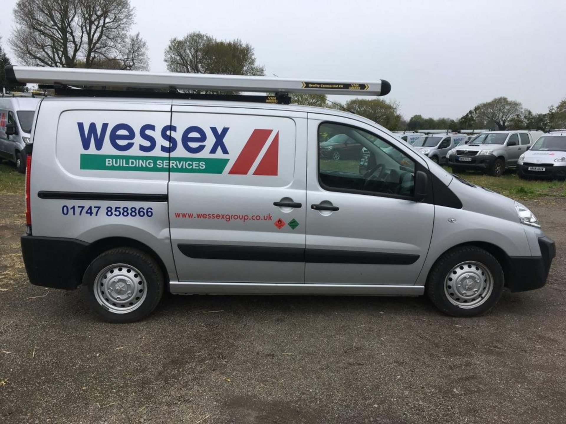 PEUGEOT EXPERT 1000 L1H1 HDI signwritten panel van, with roof rails and tube box, Registration No... - Image 4 of 10