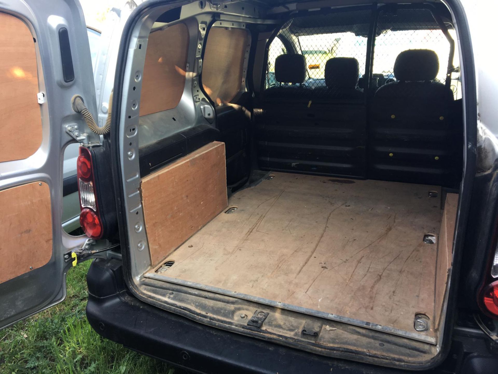 PEUGEOT PARTNER 850 Professional HDI signwritten panel van, with roof rails and tube box,... - Image 8 of 9