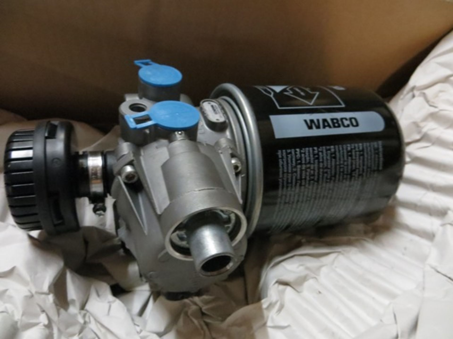 Five Wabco Air Dryer + Unloader + Regeneration Valve Part No 4324150590Please note: This lot, for