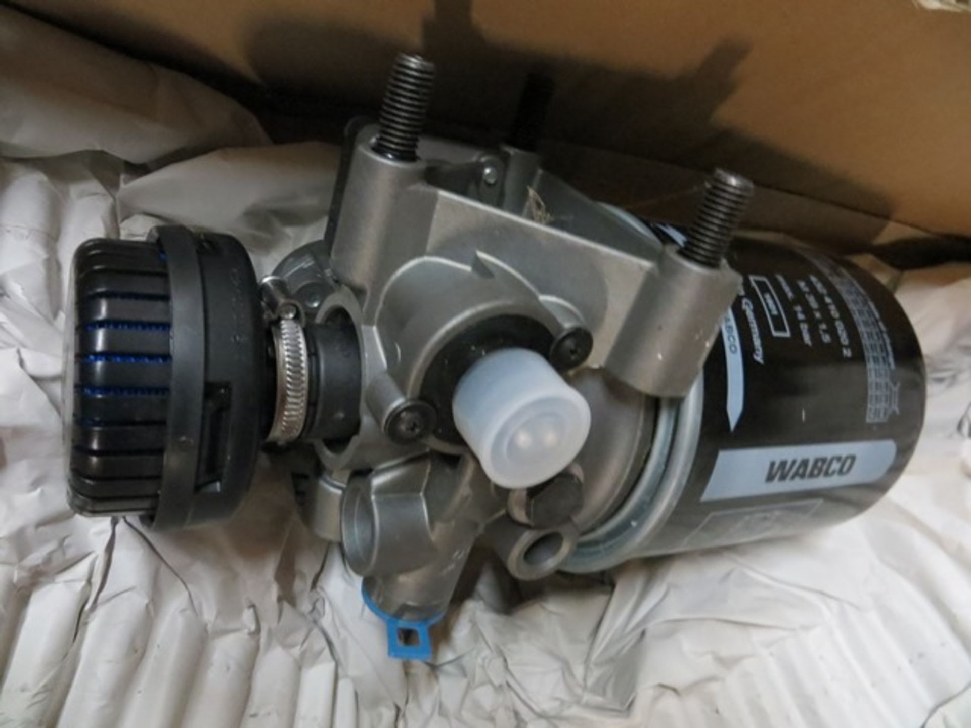 Five Wabco Air Dryer + Unloader + Regeneration Valve Part No 4324150590Please note: This lot, for - Image 2 of 3