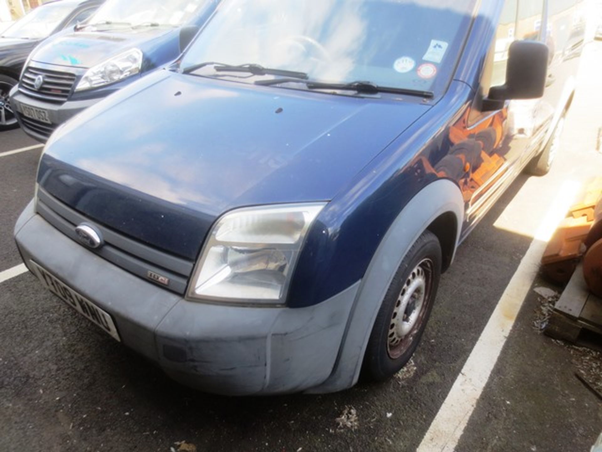 Ford Transit Connect T230L TDCi, diesel panel van, reg no: YT09 WNU, MOT: 21.06.19 mileage: 62,182.. - Image 3 of 8