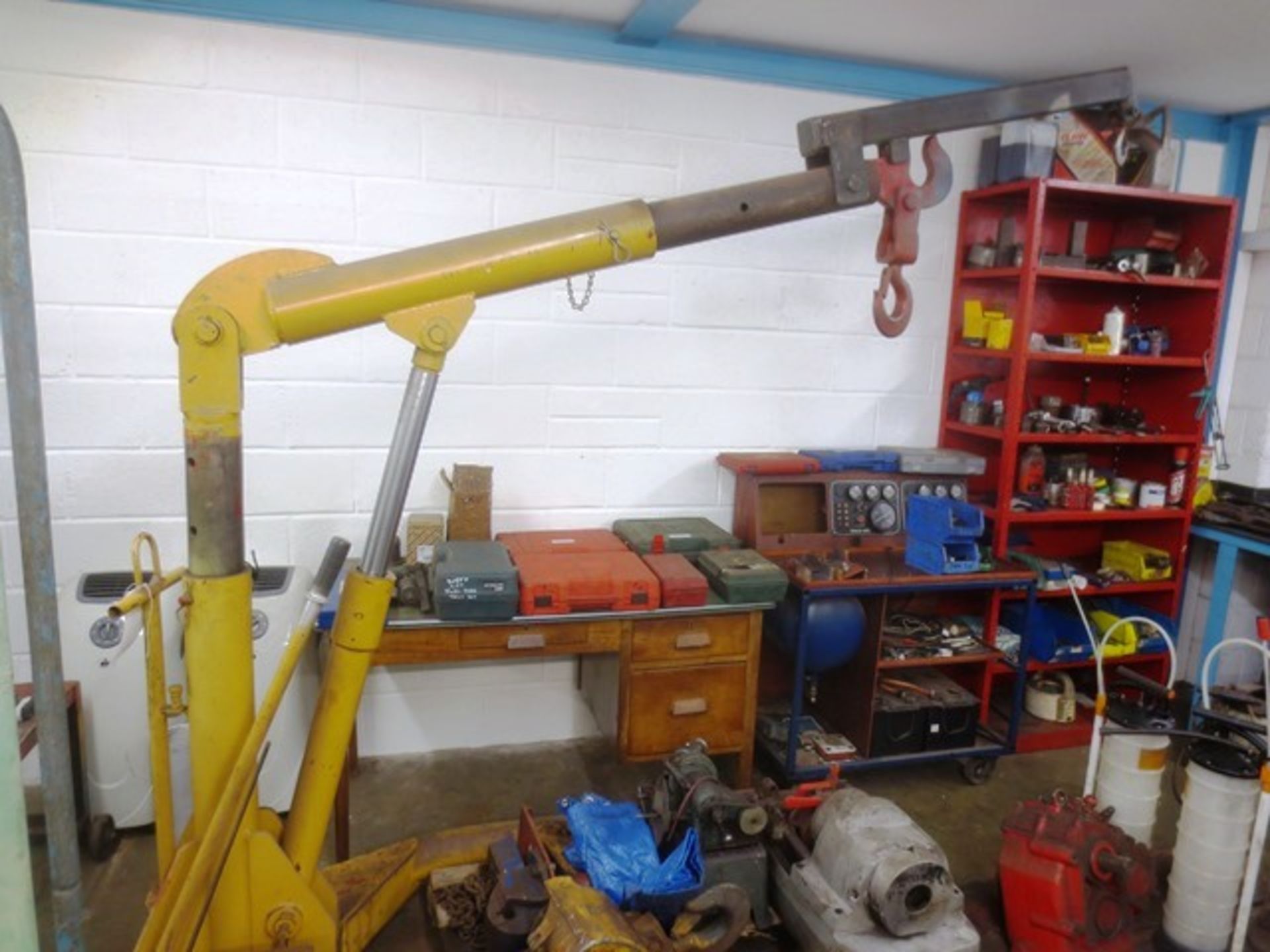 Epco hydraulic mobile engine hoist, SWL: max 3 tonne. NB: This item has no record of Thorough - Image 2 of 2