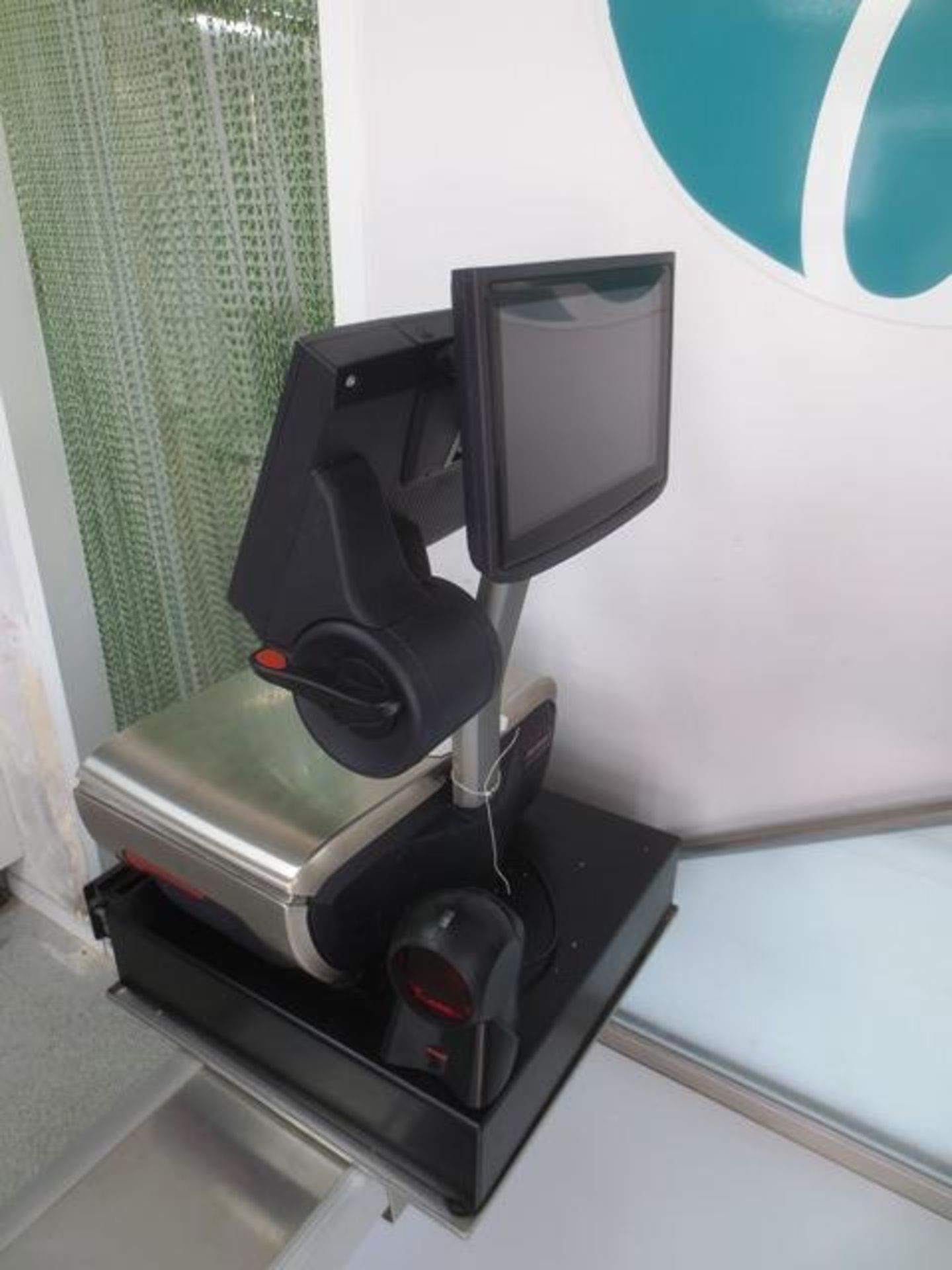 Avery Berkel XTi420 twin display, touch screen weigh scale/receipt printer, with associated cash - Bild 2 aus 2