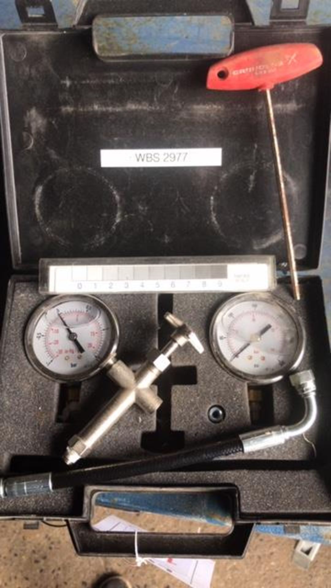 Oil pressure gauge