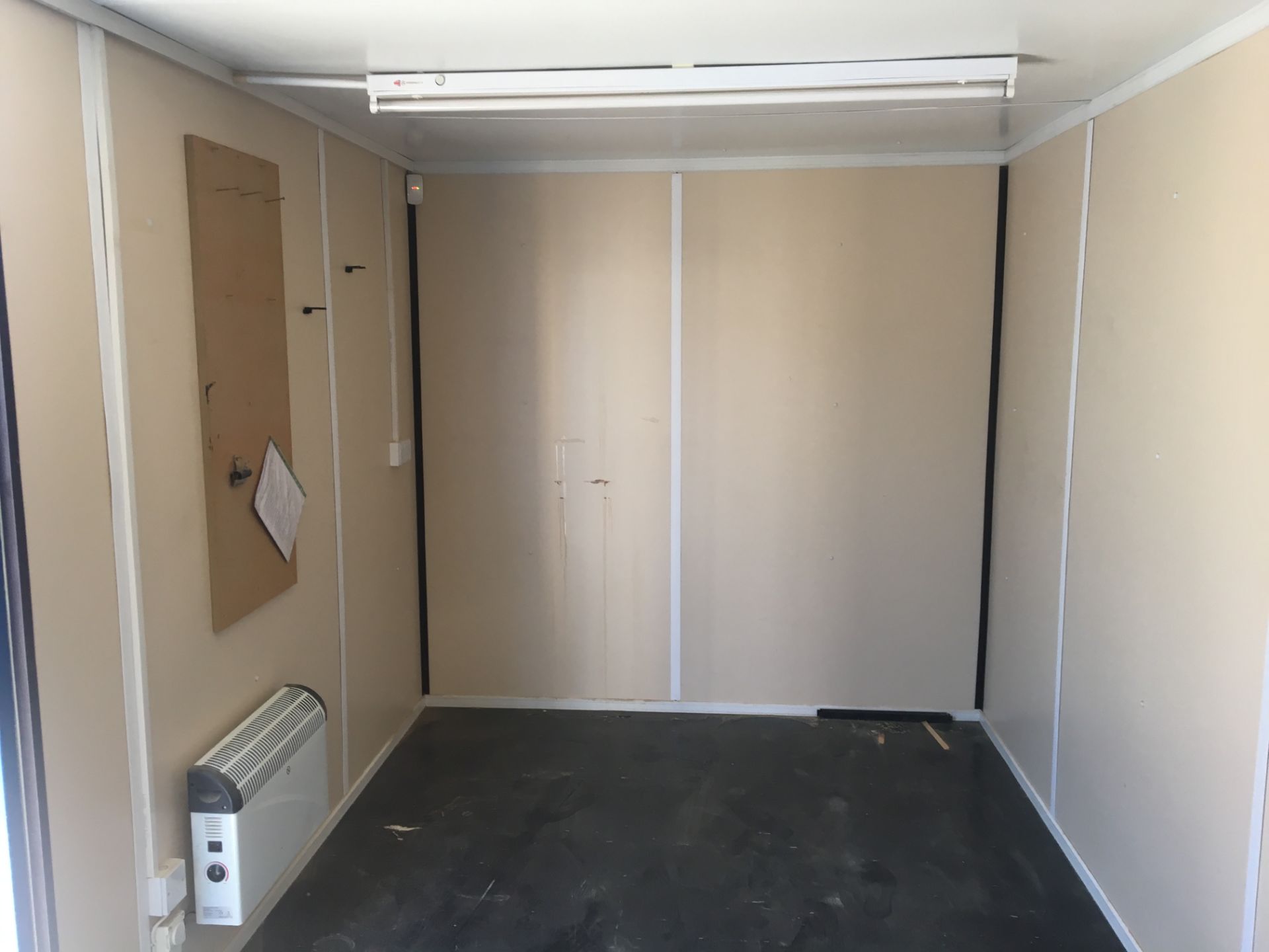 20' portable office container with anti vandal window and door, key held. - Image 7 of 12