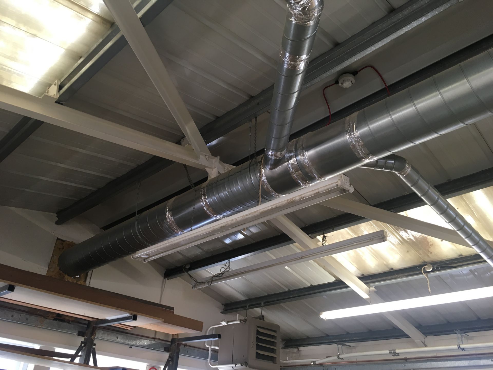 4 bag dust extraction and ducting throughout, Year of manufacture: 2015 (advised) NB: A work - Image 8 of 12