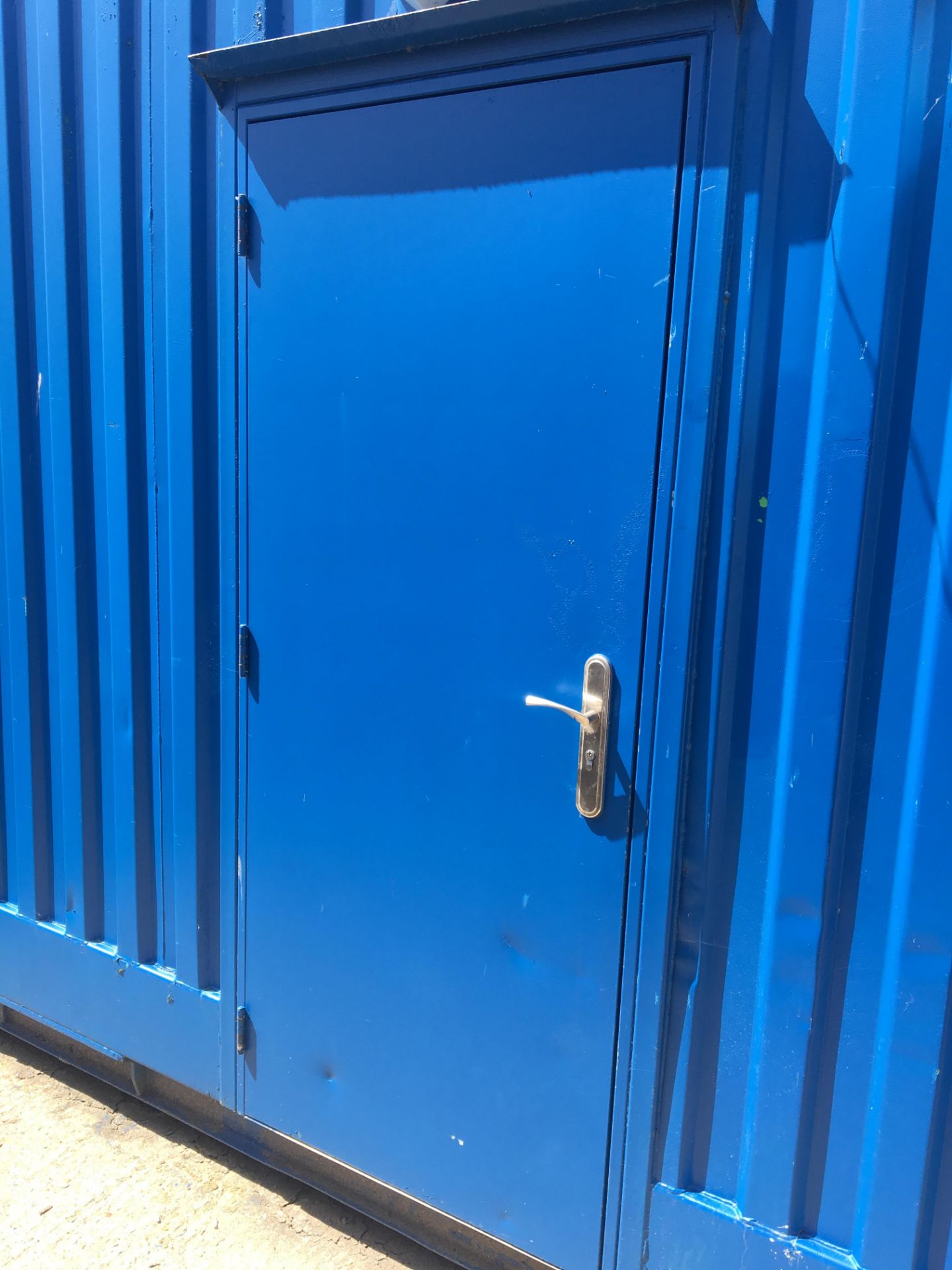 20' portable office container with anti vandal window and door, key held. - Image 4 of 12