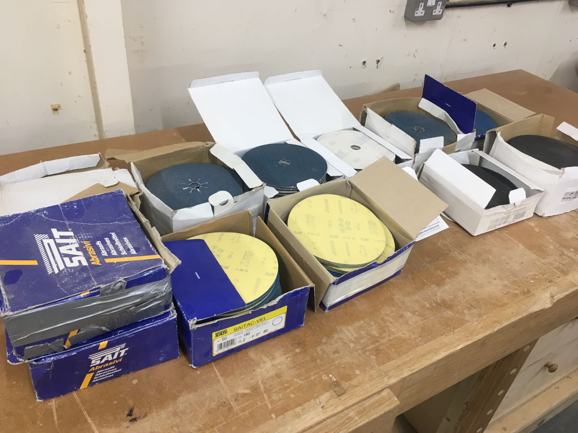 A quantity of sanding discs - Image 2 of 3