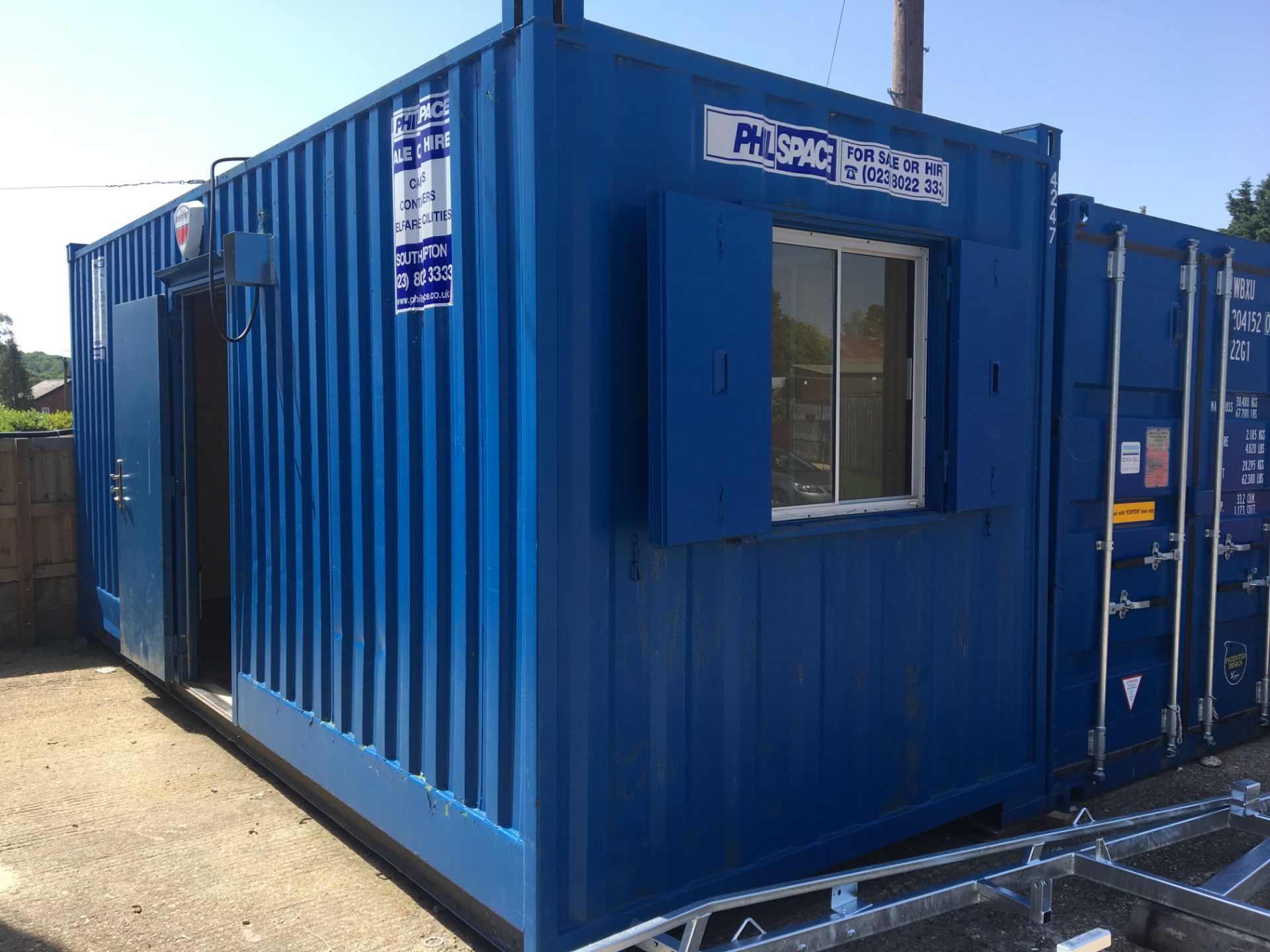 20' portable office container with anti vandal window and door, key held. - Image 10 of 12