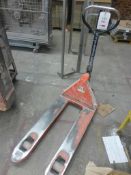 Linde 2000Kg short reach hand pallet truck