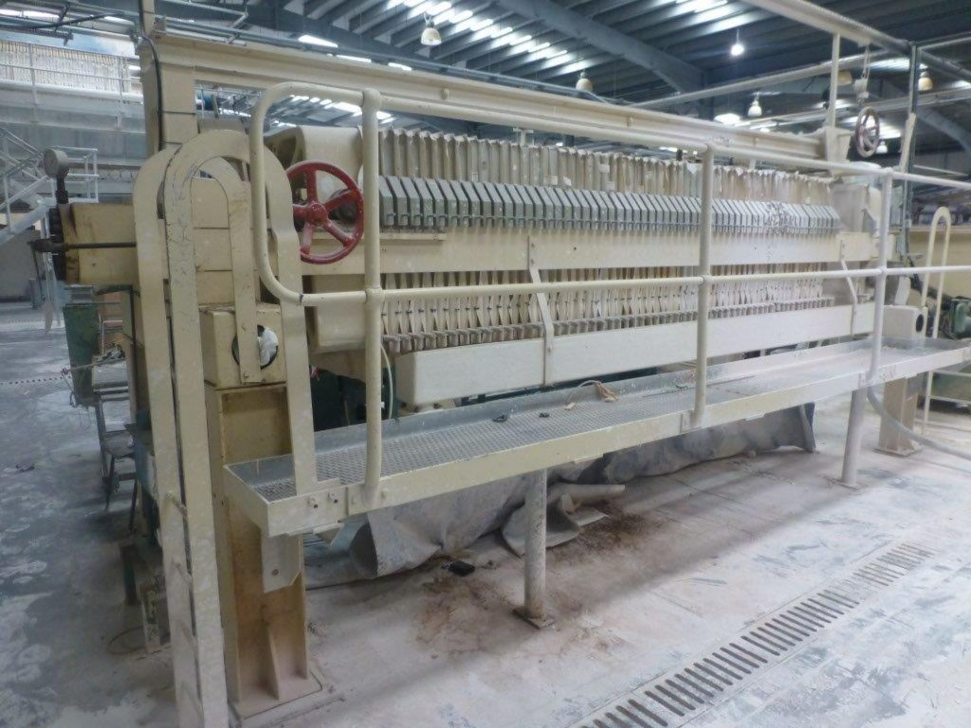 60 plate filter press, Plant No SHP6 Cream Press 1 overall length 5.6m with steel platform and - Image 2 of 4