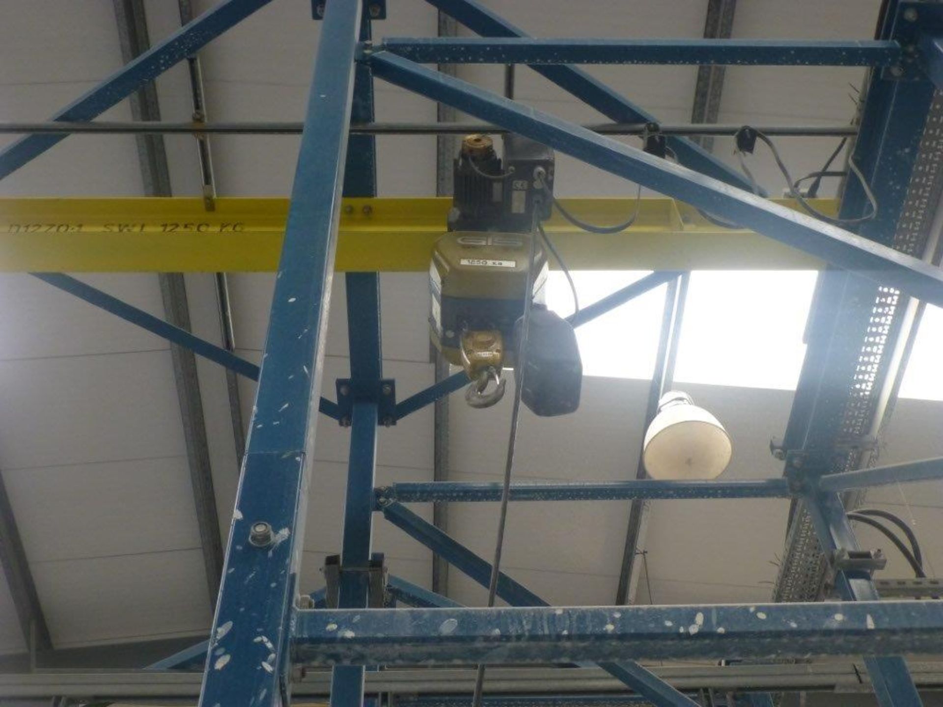 Steel fabricated 1250kg bulk bag empty station with GIS 1250kg pendant controlled electric chain - Image 5 of 7