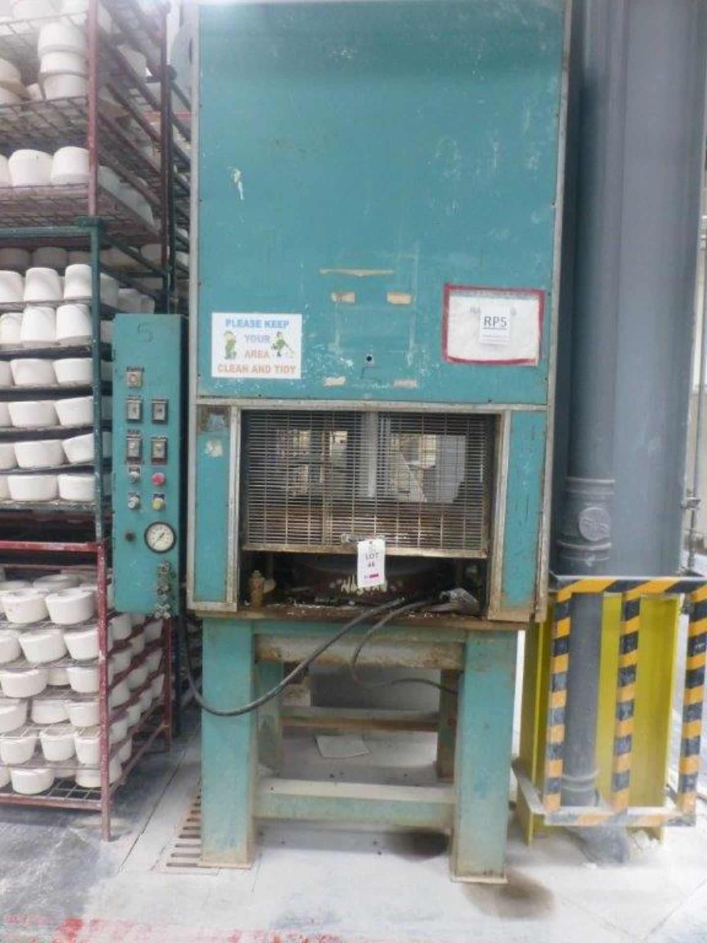 Single ram hydraulic press, platen size 34" x 44", Plant No RP5 (not in use)