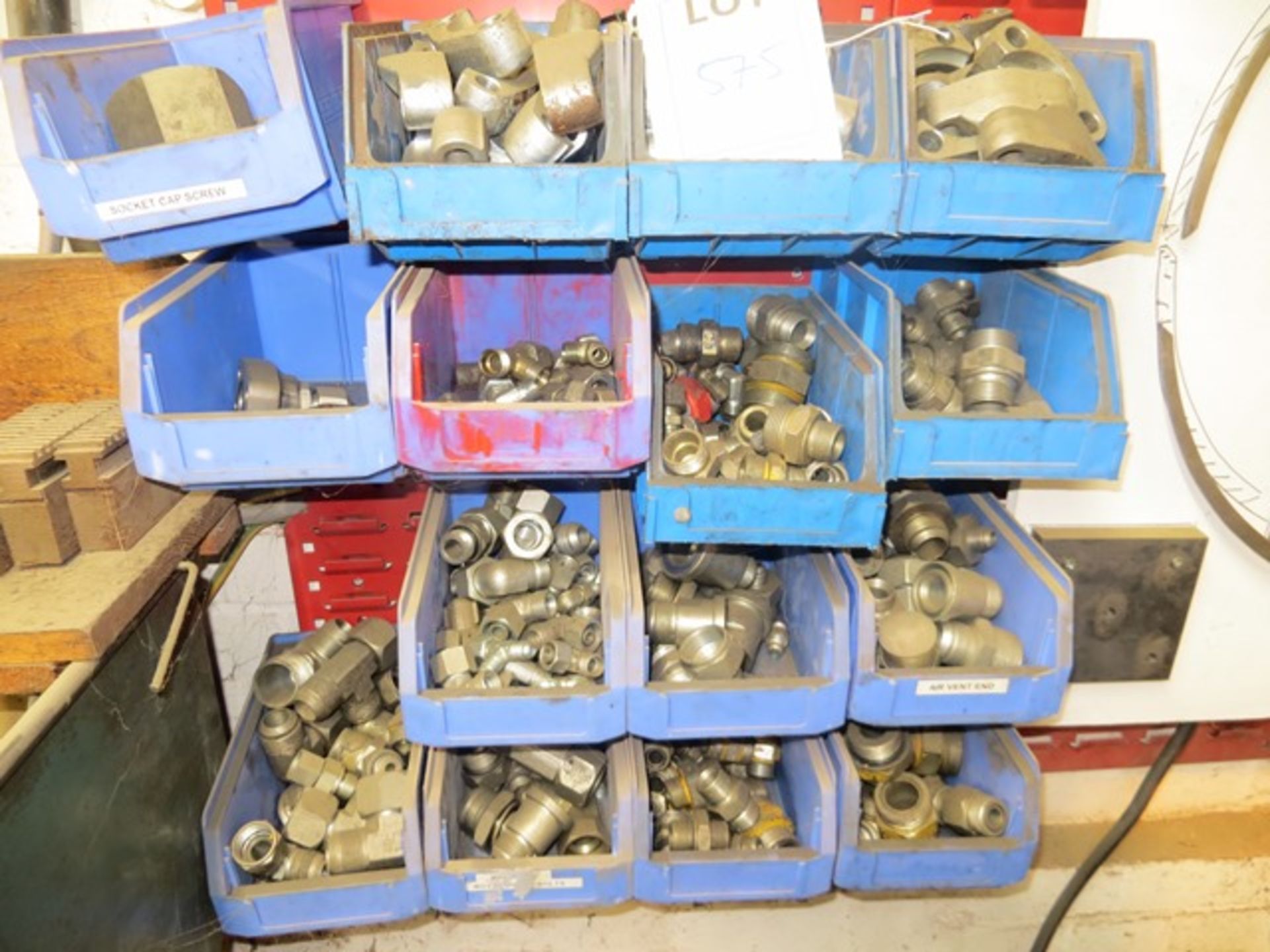 Quantity of hydraulic hoseing c/w various hydraulic fittings as lotted - Image 3 of 3