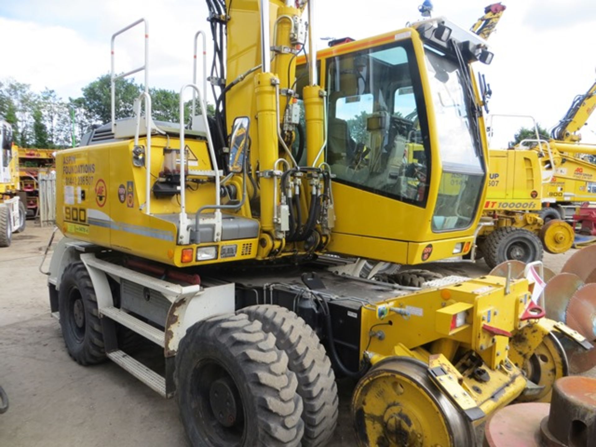 Liebherr A900C ZW road / rail excavator s/n WLH2138A2K068365 (2014) running hours approx 3,600. - Bild 3 aus 12