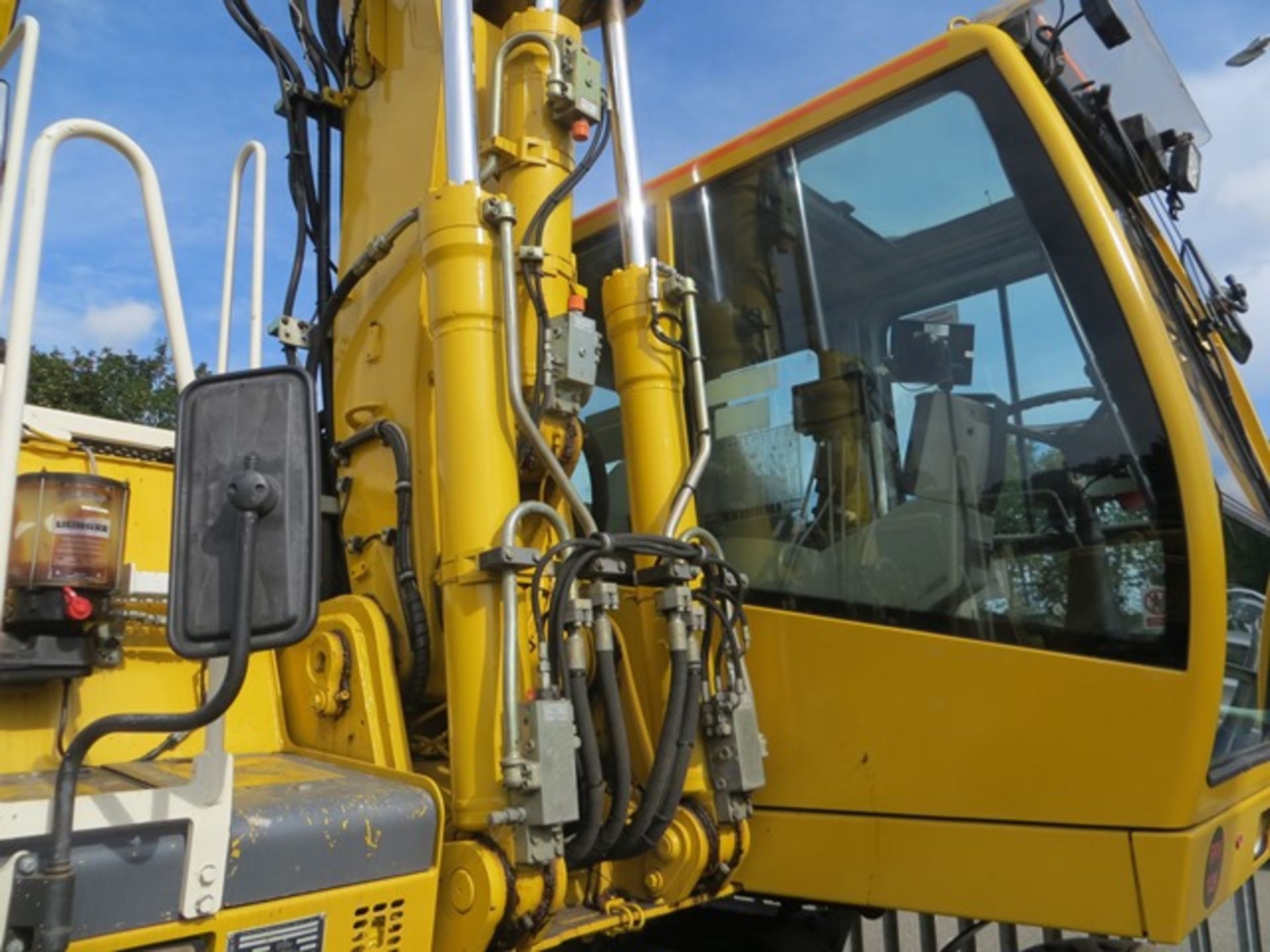 Liebherr A900C ZW road / rail excavator s/n 728 (2008) running hours approx 6,640. On-Track Plant - Image 6 of 11