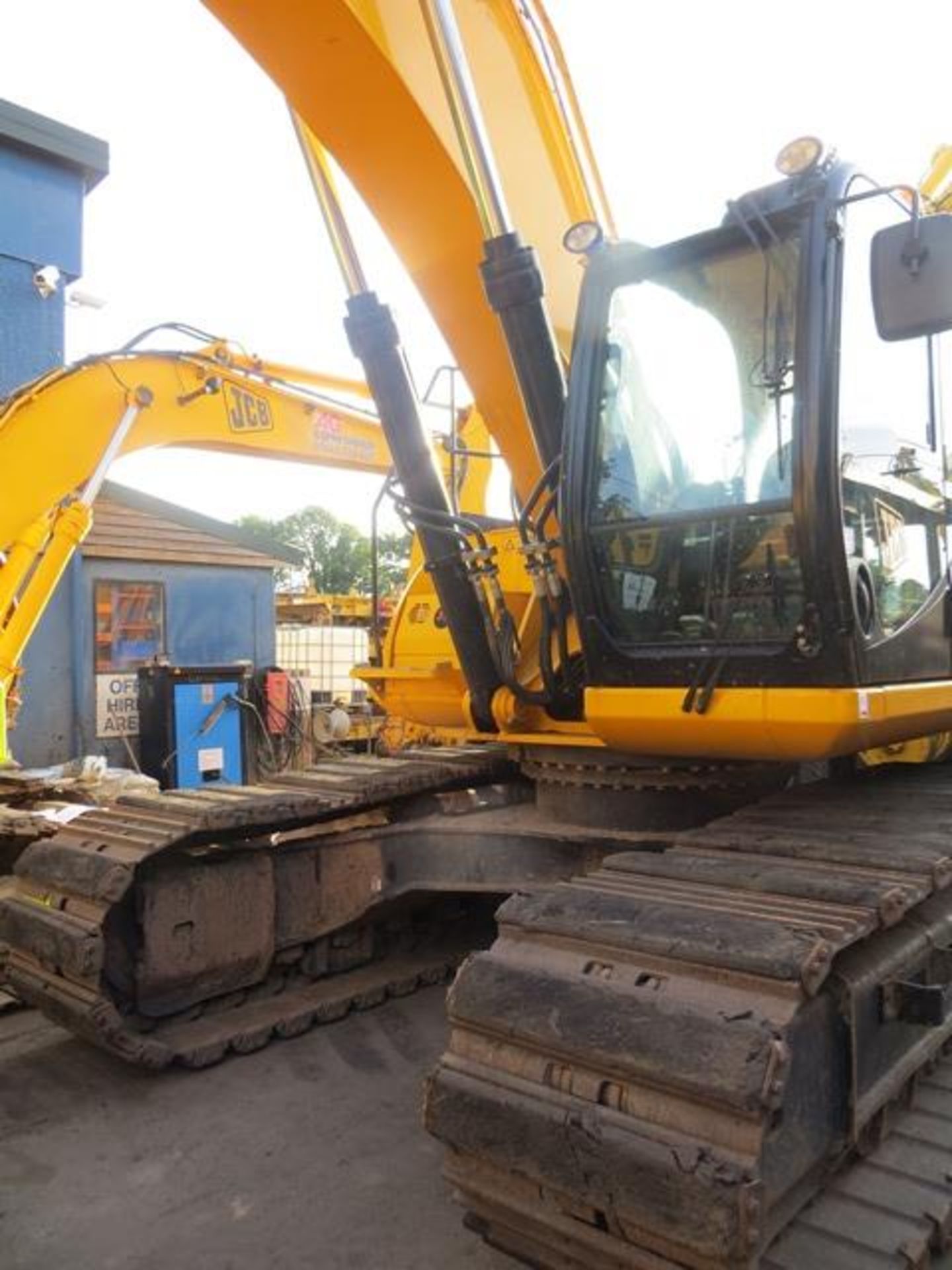 JCB JS370 tracked hydraulic excavator monoboom s/n JCBJS37ET02050857 (2015) running hours approx 1, - Image 2 of 13