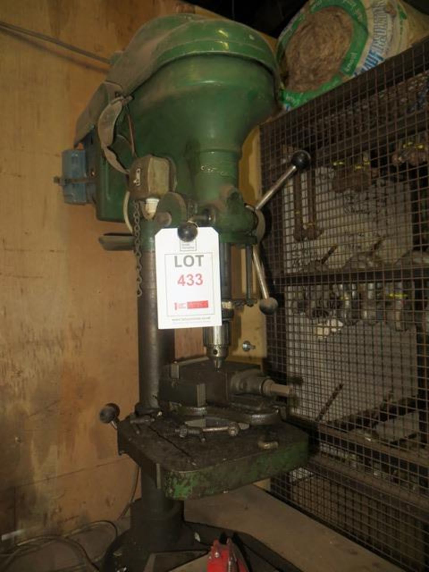 Bench pillar drill