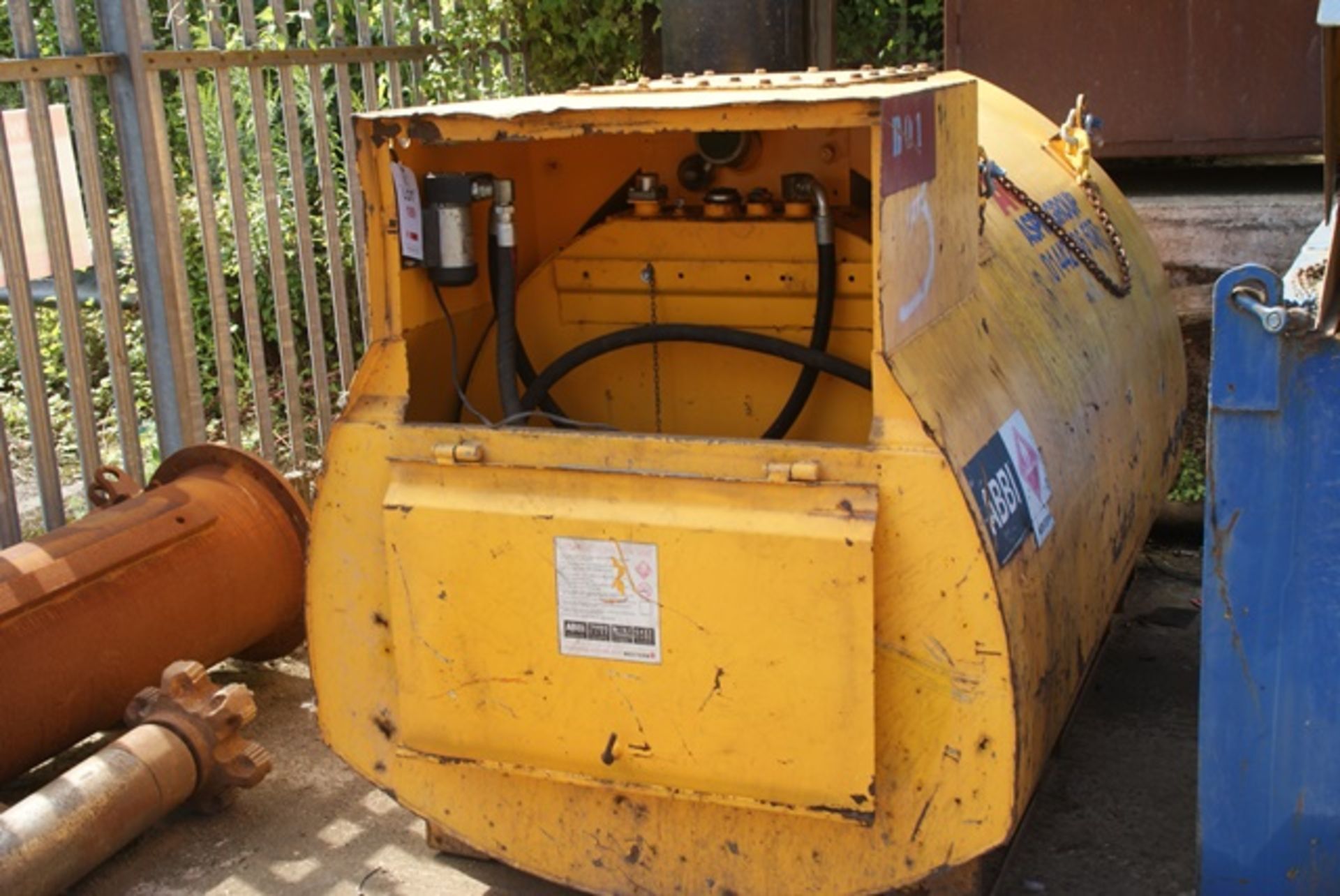 Western bunded fuel tank approx 2500 litre c/w pump. *NB: A work Method Statement and Risk