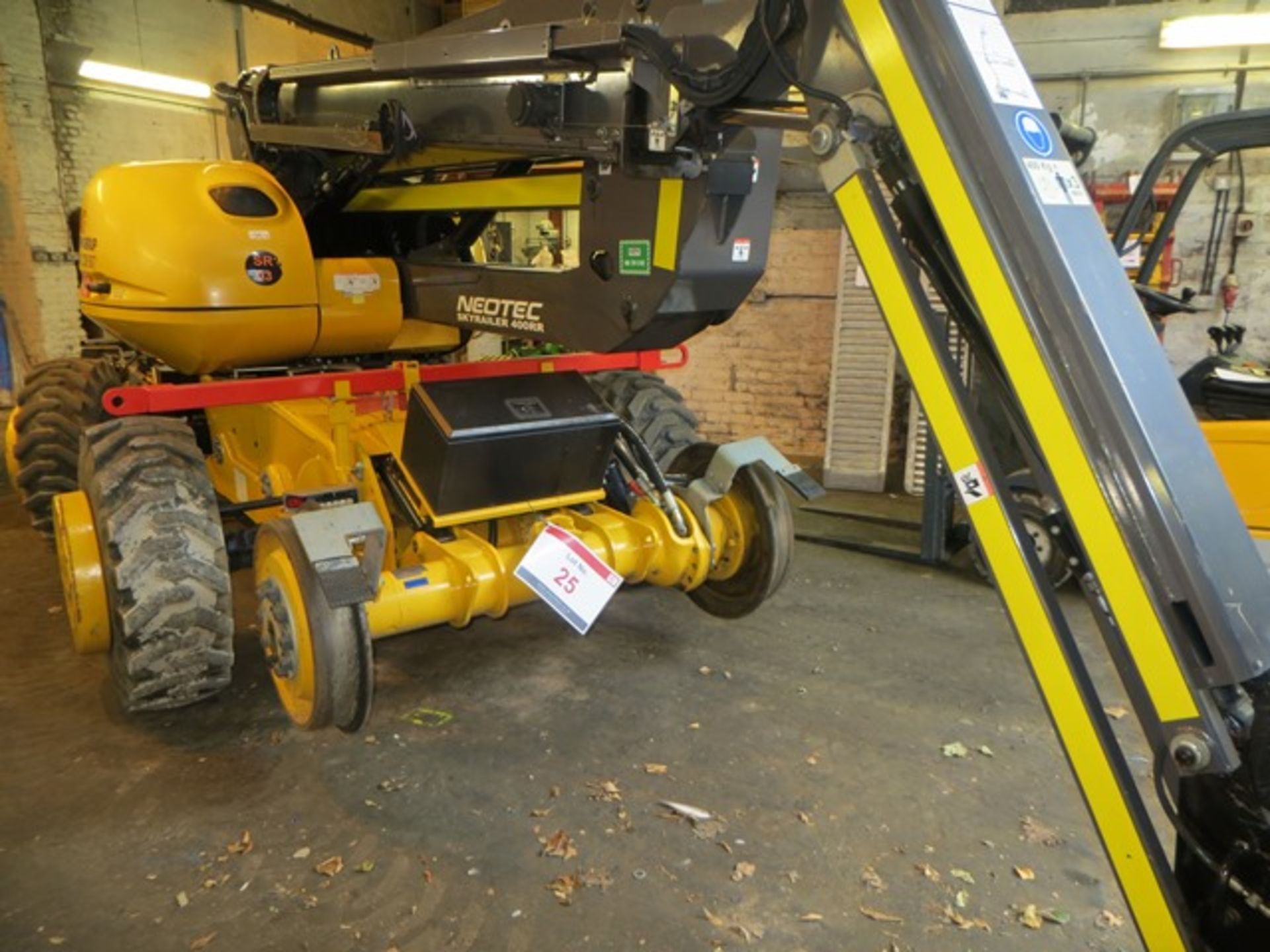 Neotec Skyrailer 400RR road / rail MEWP with Manitou 160AJJ plus E3 basket s/n NAC15.292.28 (2015) - Image 9 of 11