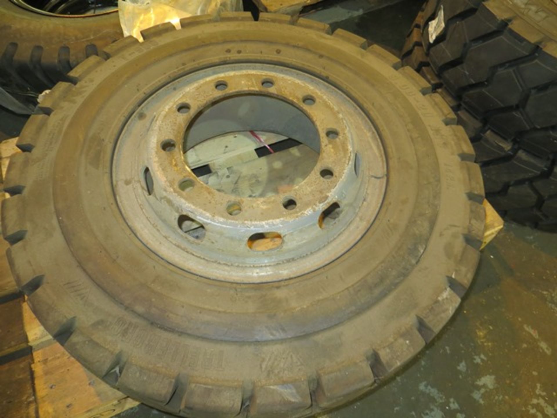 Used Trelleborg T-900 9.00-20 NHS 14PR tyre & rim