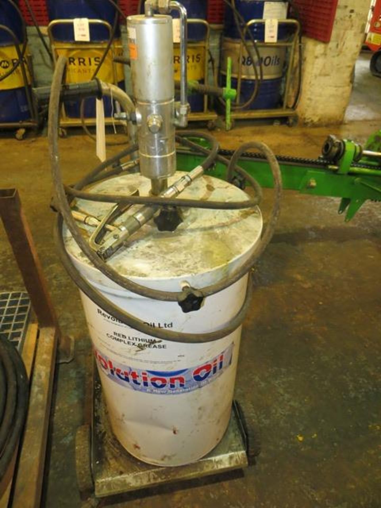 Mobile oil drum dispenser c/w pneumatic pump - Image 2 of 2