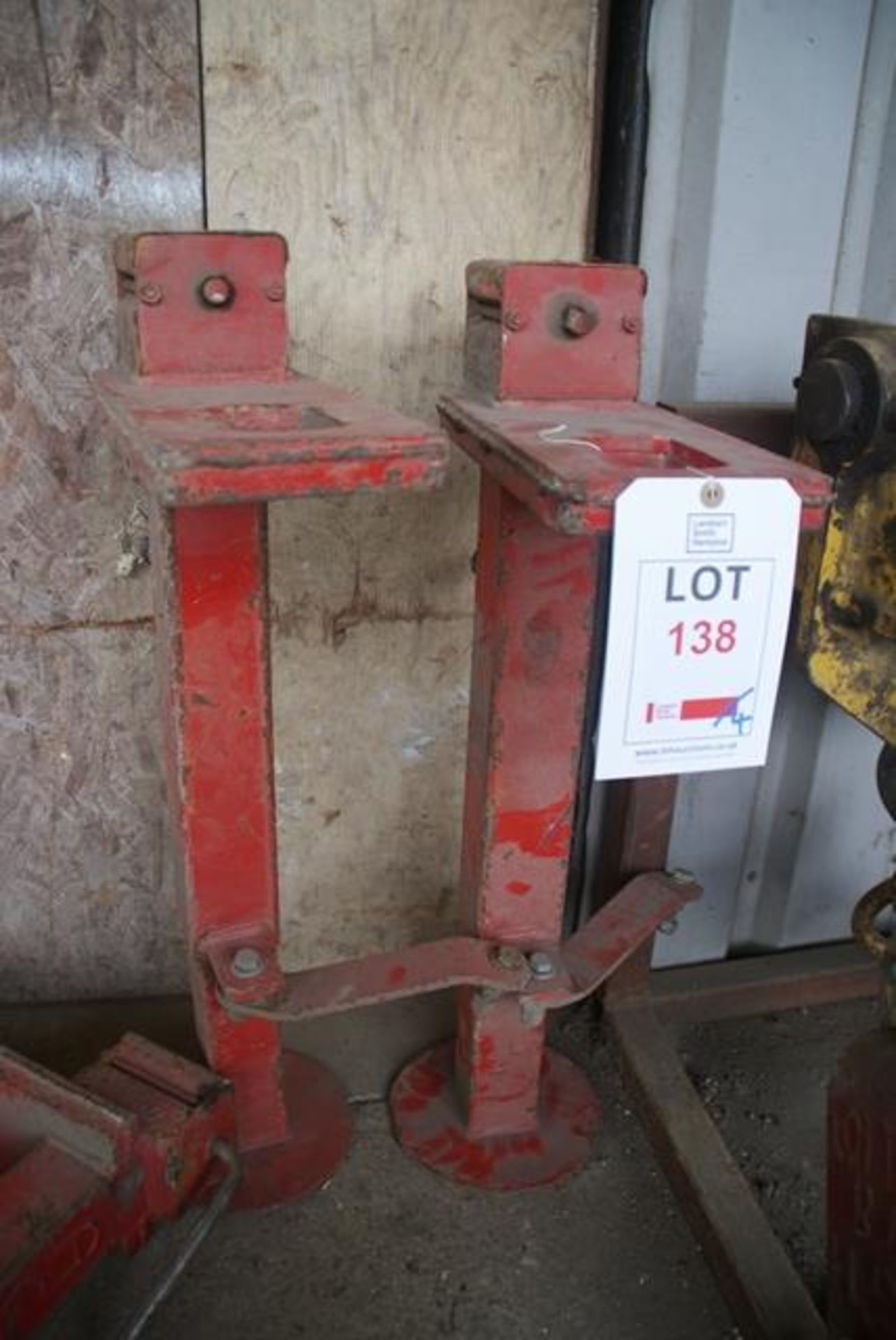 Set of Chieftain trailer jacks. LOLER certification: TBC