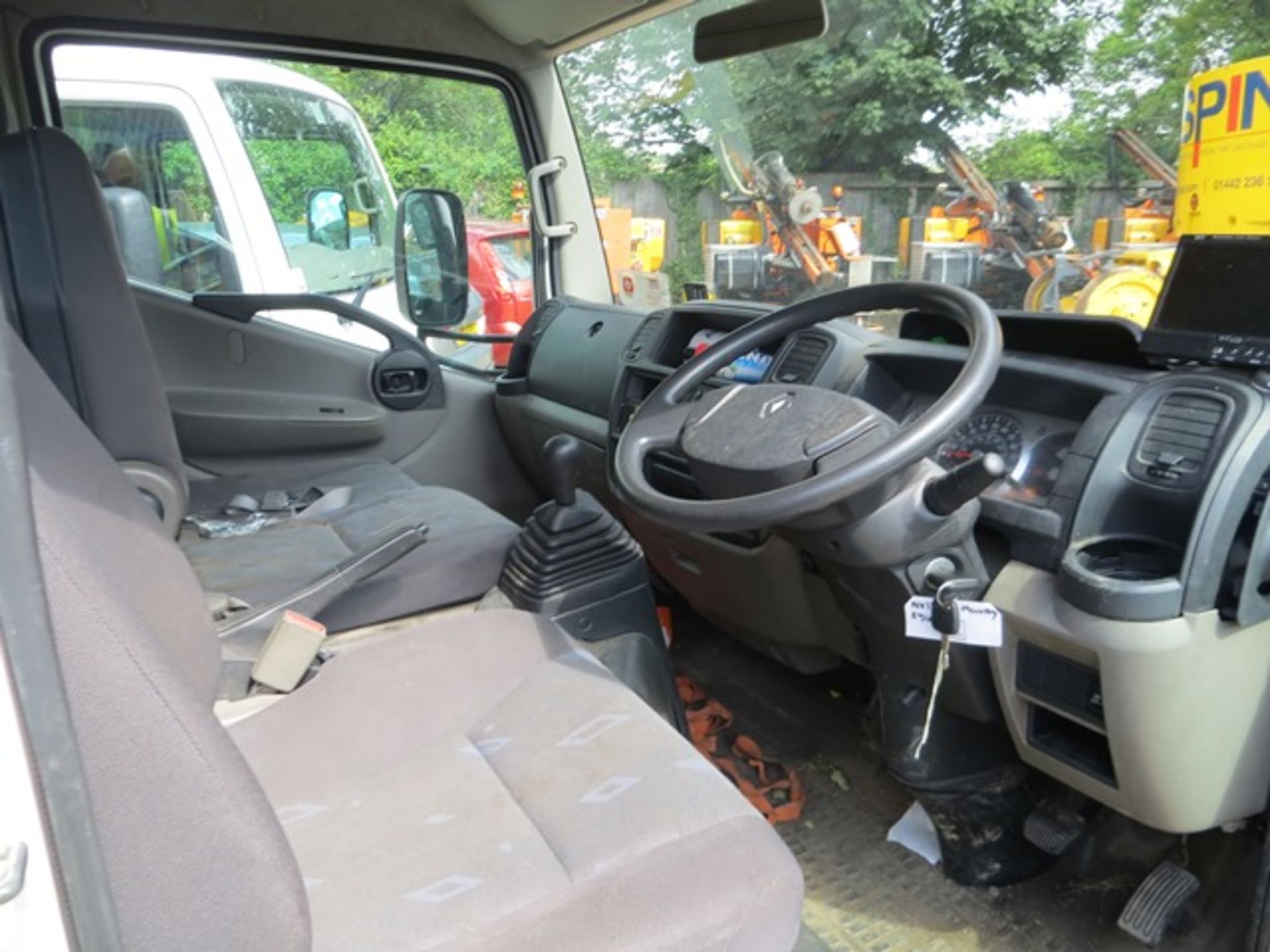 Renault Maxity 130DXi LWB diesel flat bed lorry, Reg No NX11 EYU, 2488cc, DOR 03/05/2011, mileage - Image 7 of 9