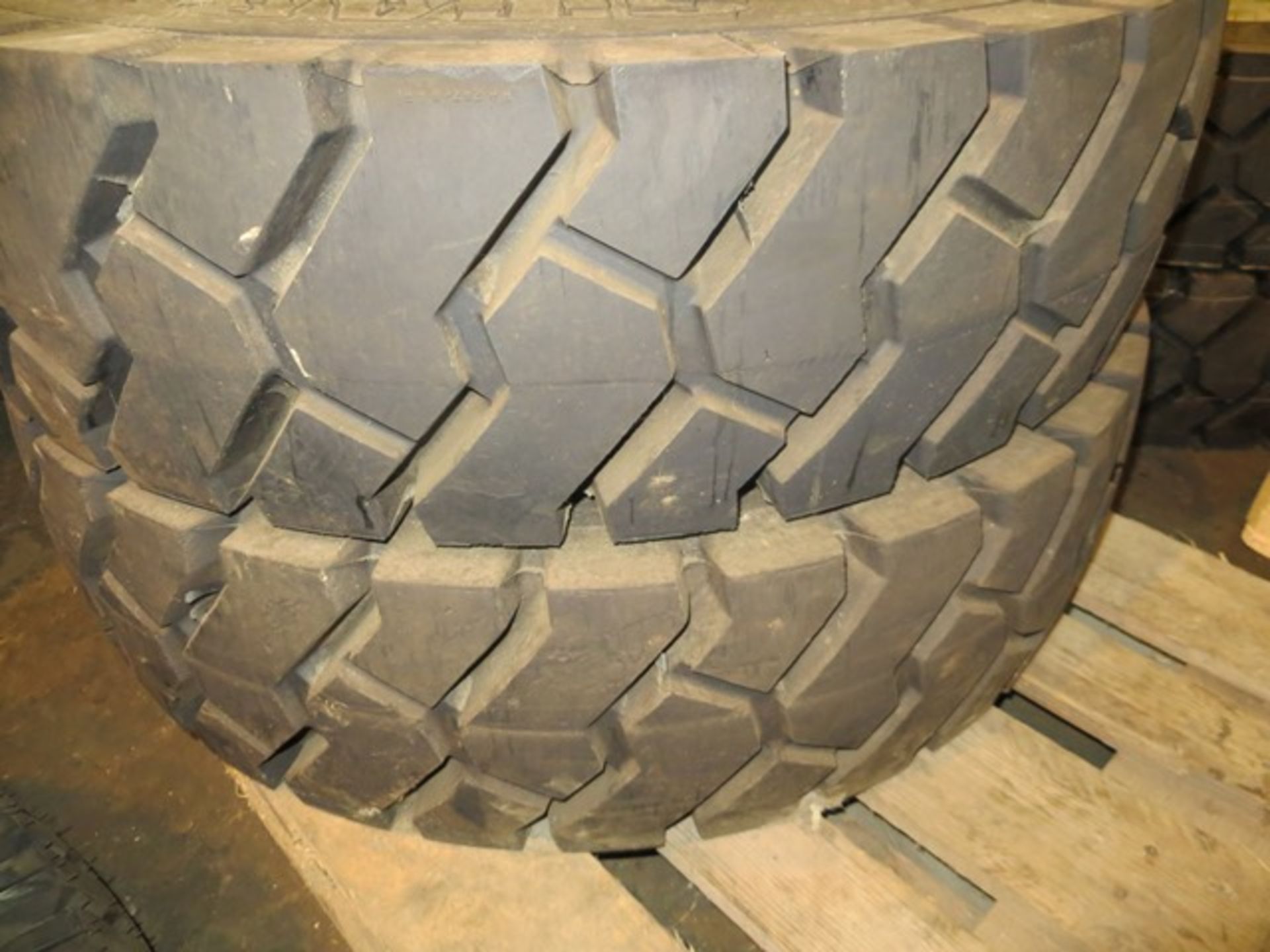 Two used Michelin Radial Tubeless 9.00 R20XZM Tyres & Rims - Image 2 of 2