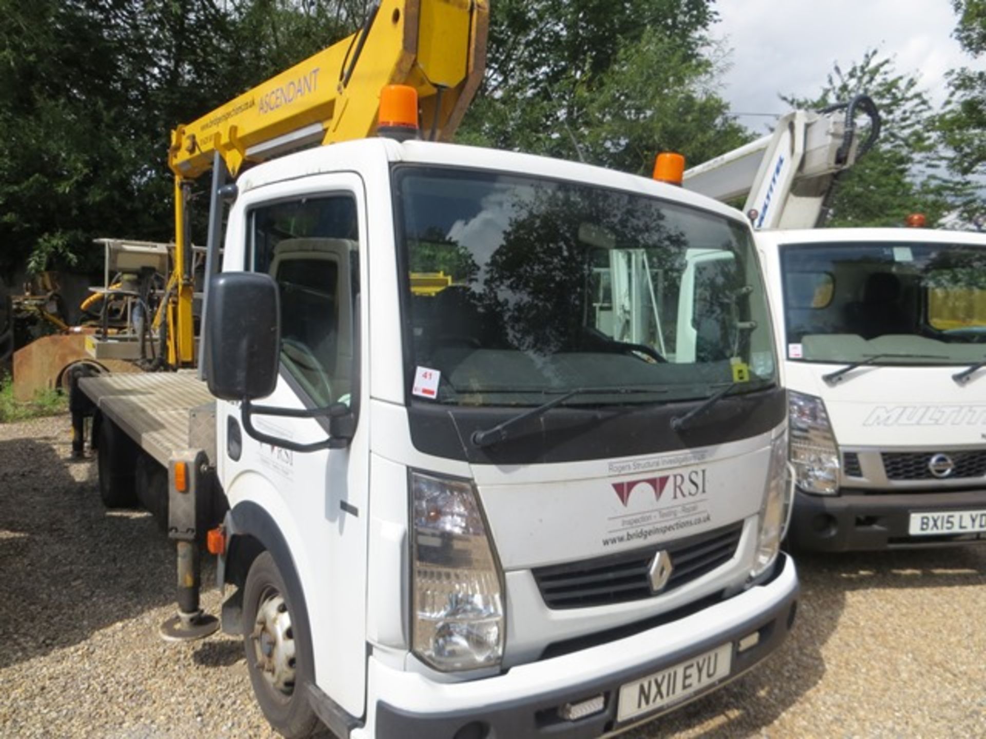 Renault Maxity 130DXi LWB diesel flat bed lorry, Reg No NX11 EYU, 2488cc, DOR 03/05/2011, mileage