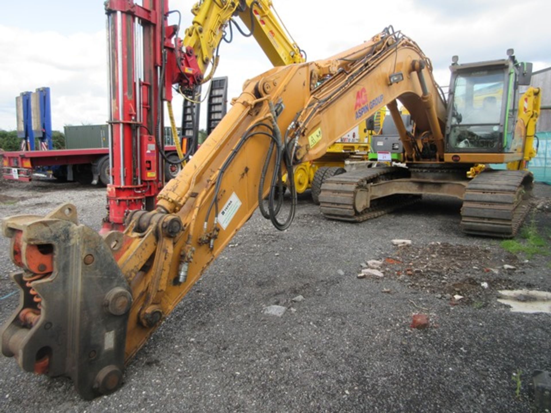 Case CX240B tracked hydraulic excavator s/n DCH240R5N7EAM1155 (2007) running hours approx 7,990. - Image 5 of 9