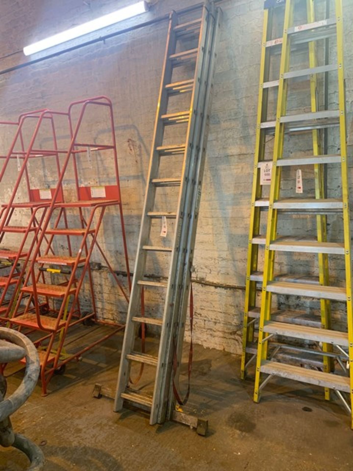 Set of triple aluminium extending ladders, length 310cm, 12 runs on each section, 3 sections in - Image 4 of 4