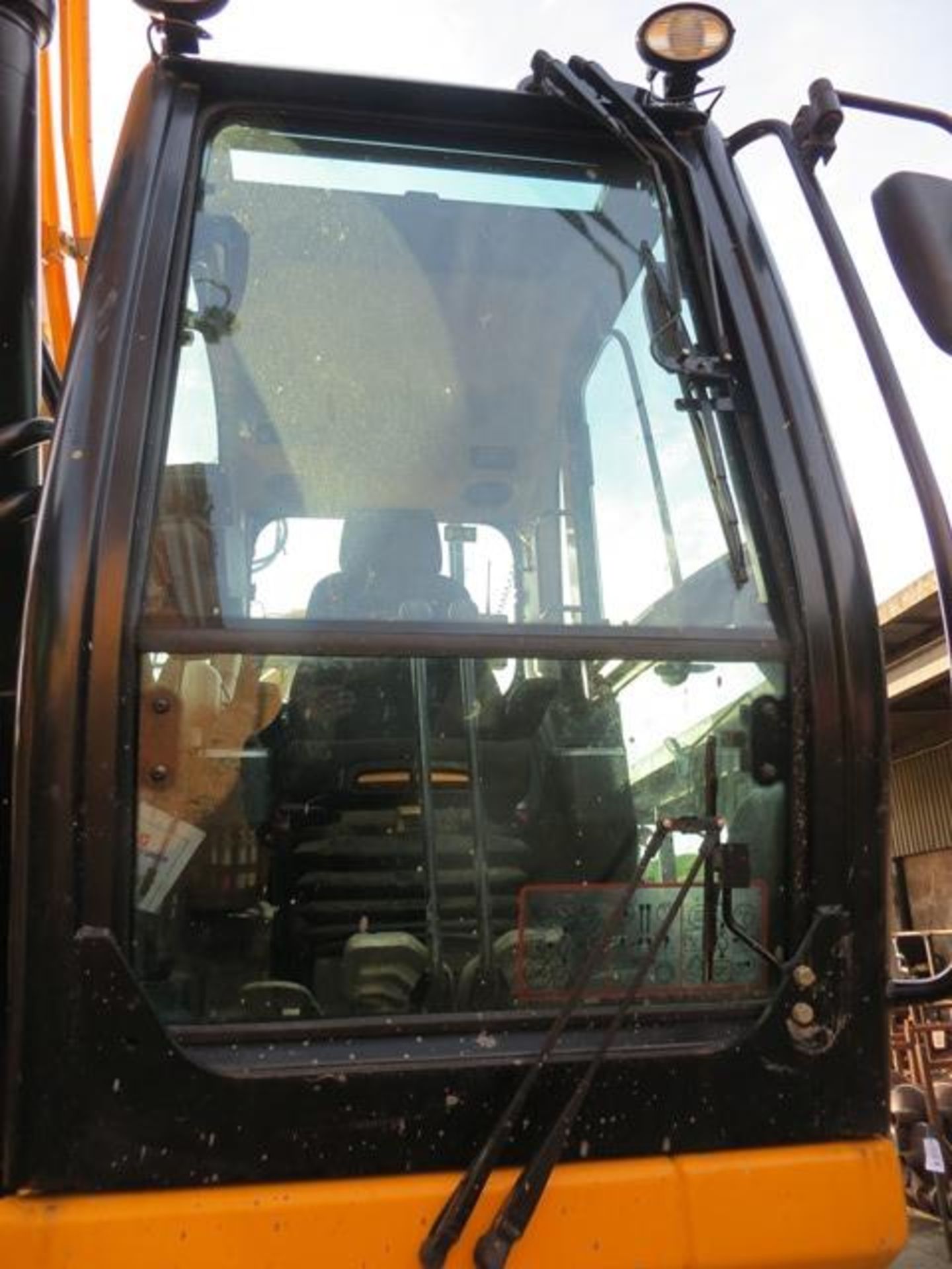 JCB JS370 tracked hydraulic excavator monoboom s/n JCBJS37ET02050857 (2015) running hours approx 1, - Image 8 of 13