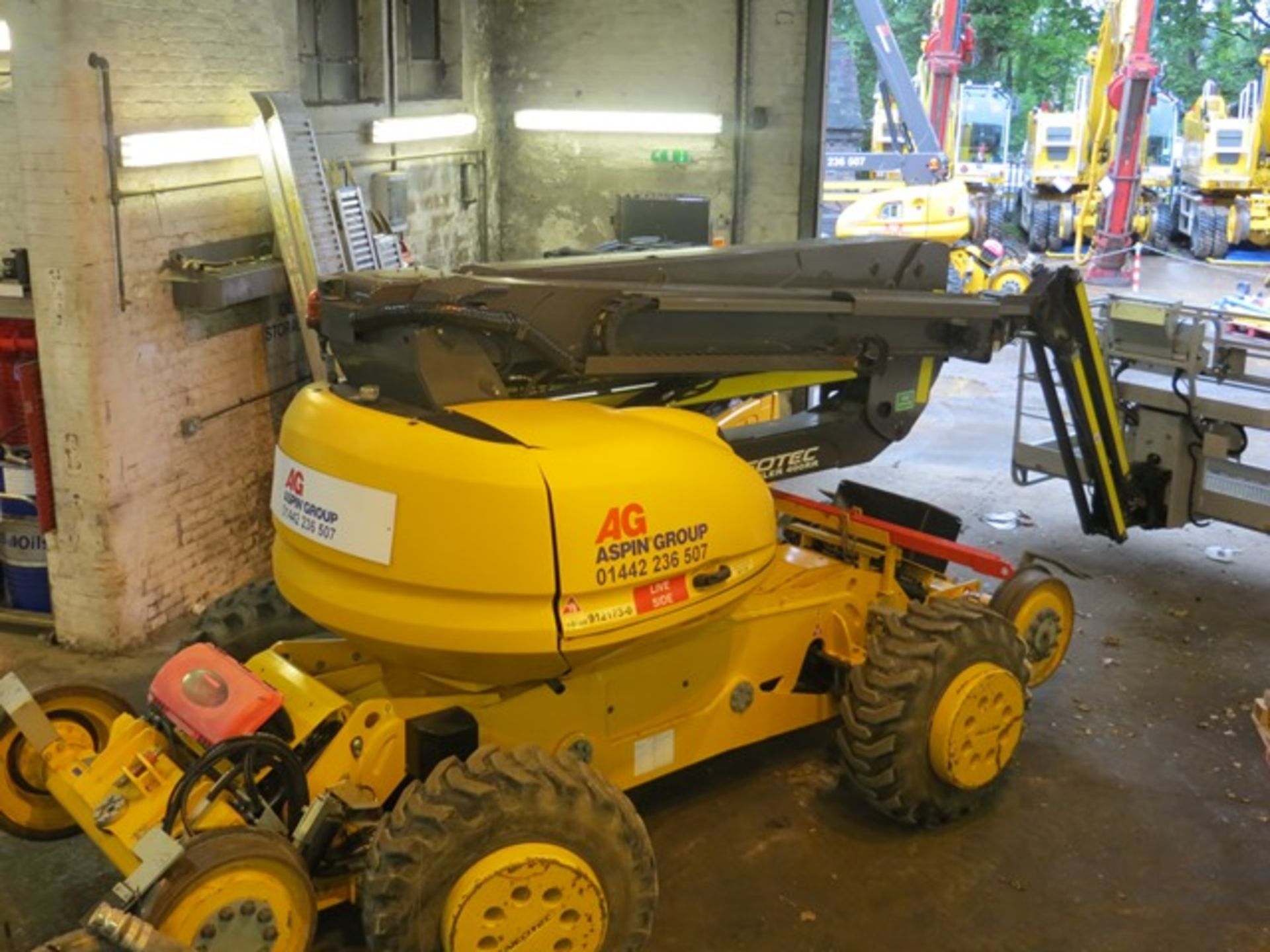 Neotec Skyrailer 400RR road / rail MEWP with Manitou 160AJJ plus E3 basket s/n NAC15.292.28 (2015) - Image 5 of 11