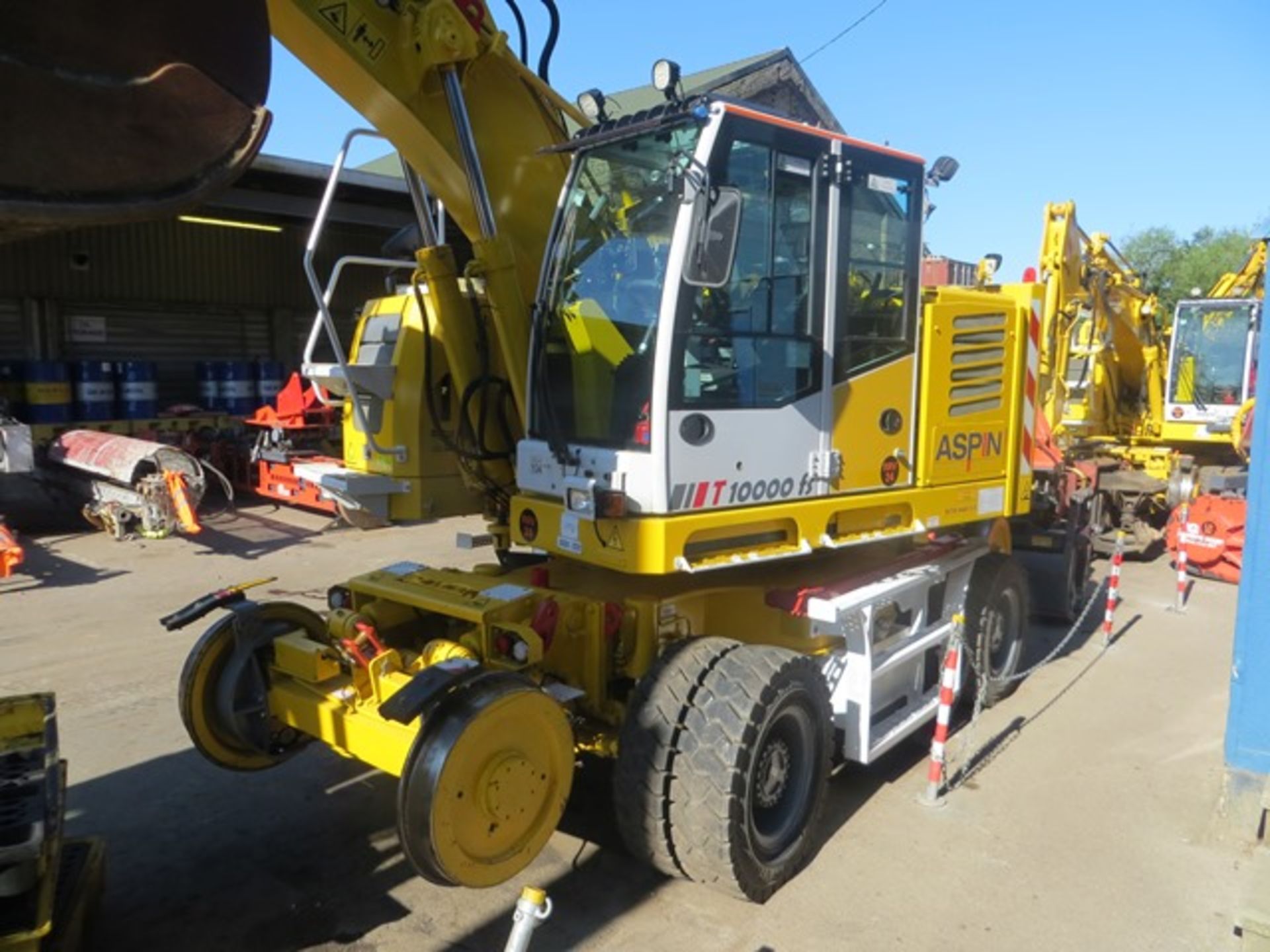 Colmar T10000FS road / rail excavator s/n 8711 (2015) running hours approx 2,500 c/w Euro 5 DPF.