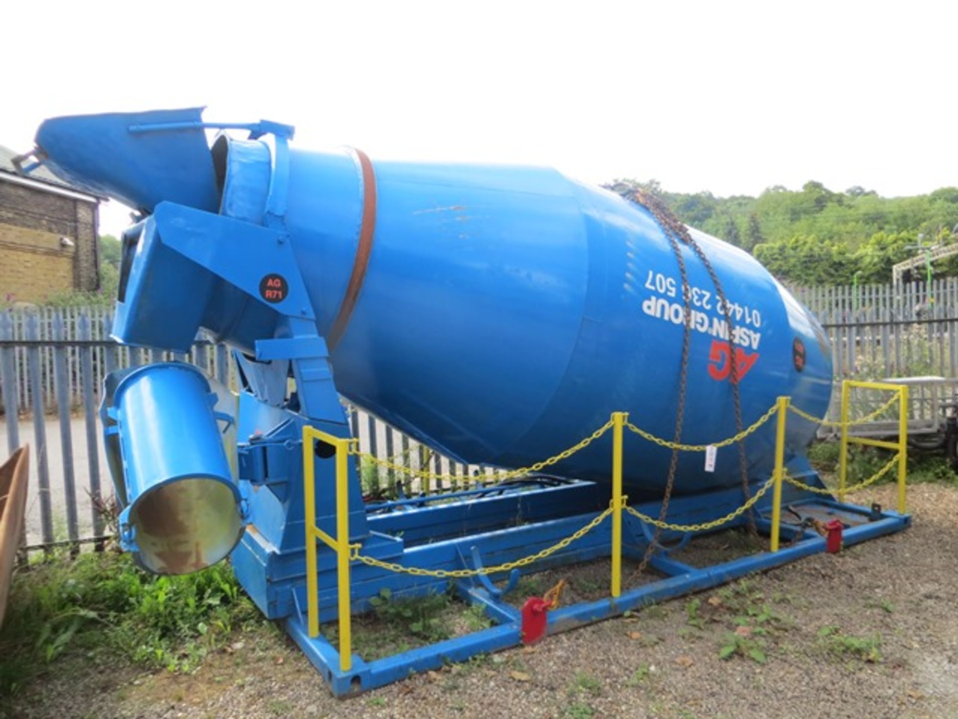 Rail trailer mountable cement mixer/agitator 6m3