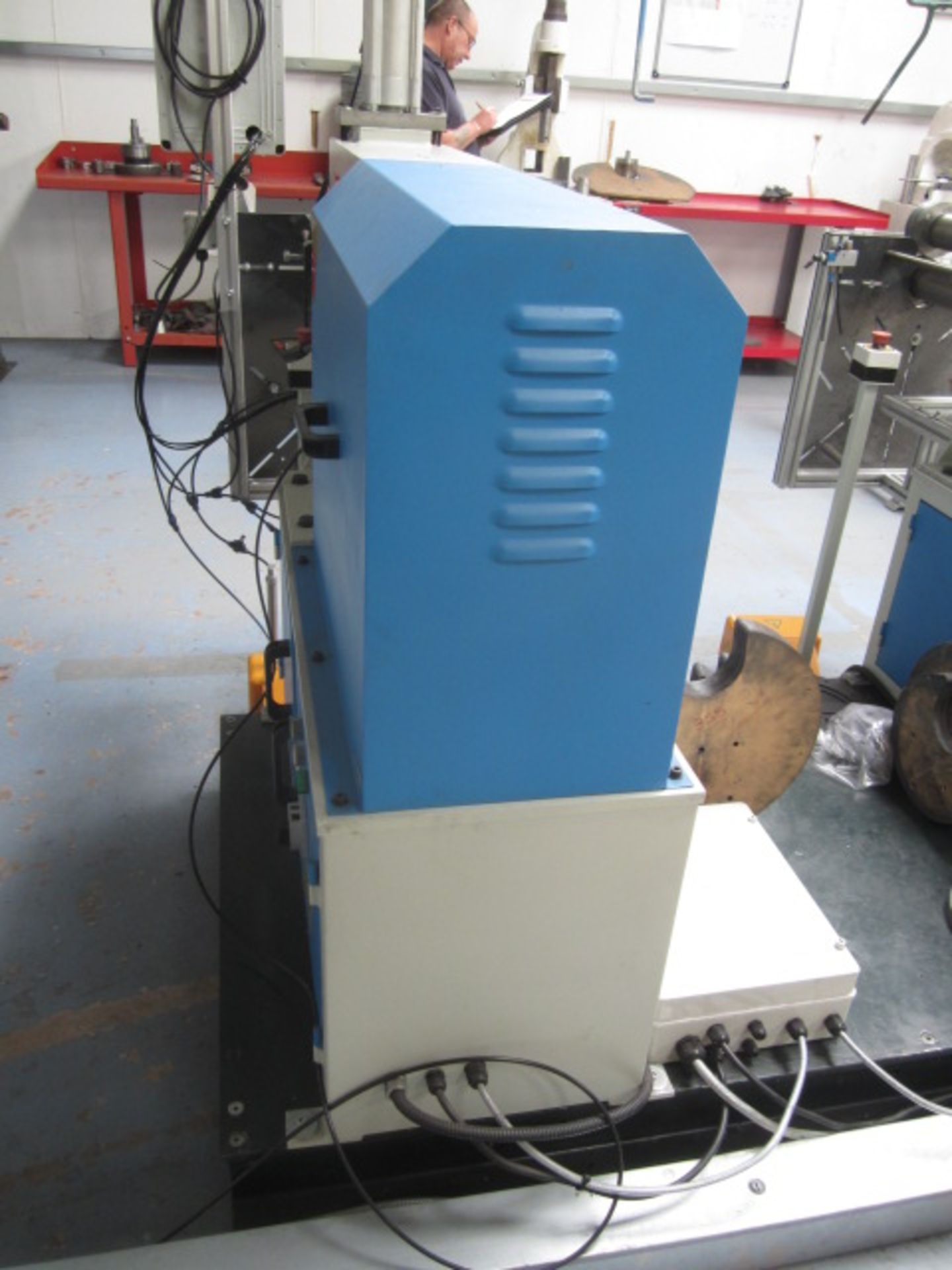 Tri-Union bead bending machine, Model: ETB-40, s/n: 14052159 (2014) with wander foot control. A work - Image 6 of 6