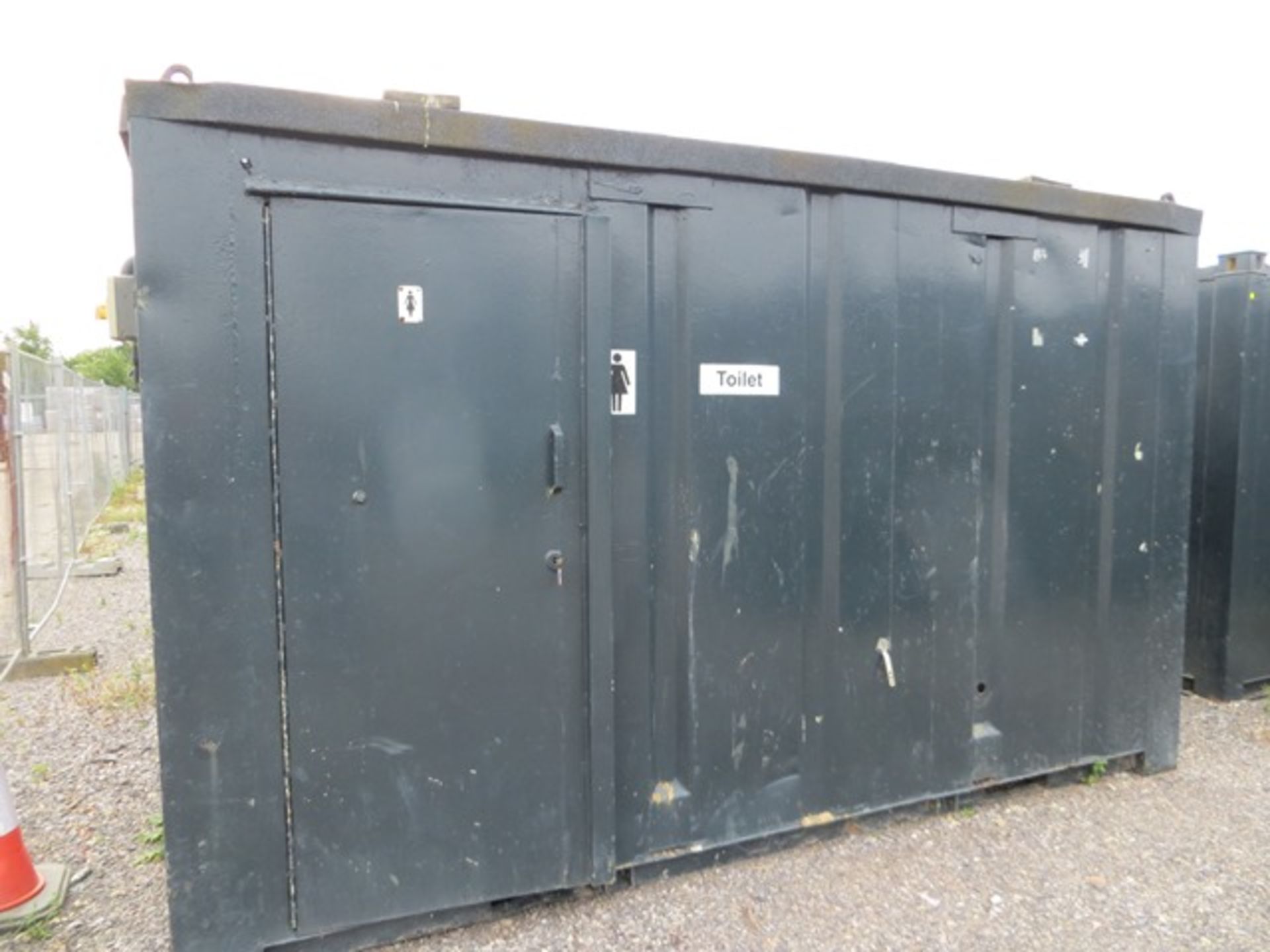 13' x 9' Steel Container Split WC 2 Cubicles & 2 Urinals c/w Separate Ladies Toilet Cubicle - Image 2 of 7