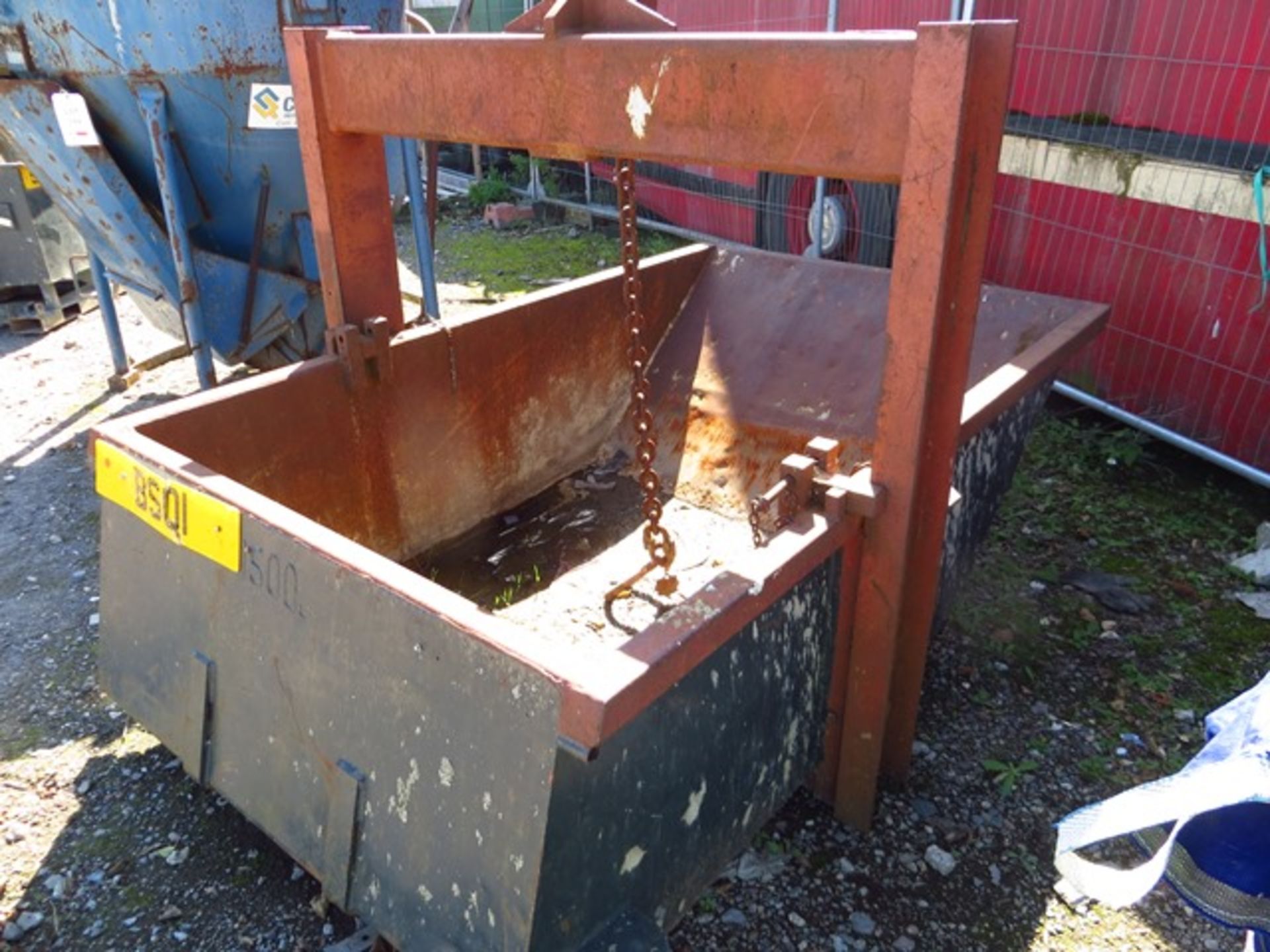 Crane Liftable Tipping Skip 1500Litre Capacity NB: This item has no record of Thorough - Image 4 of 4