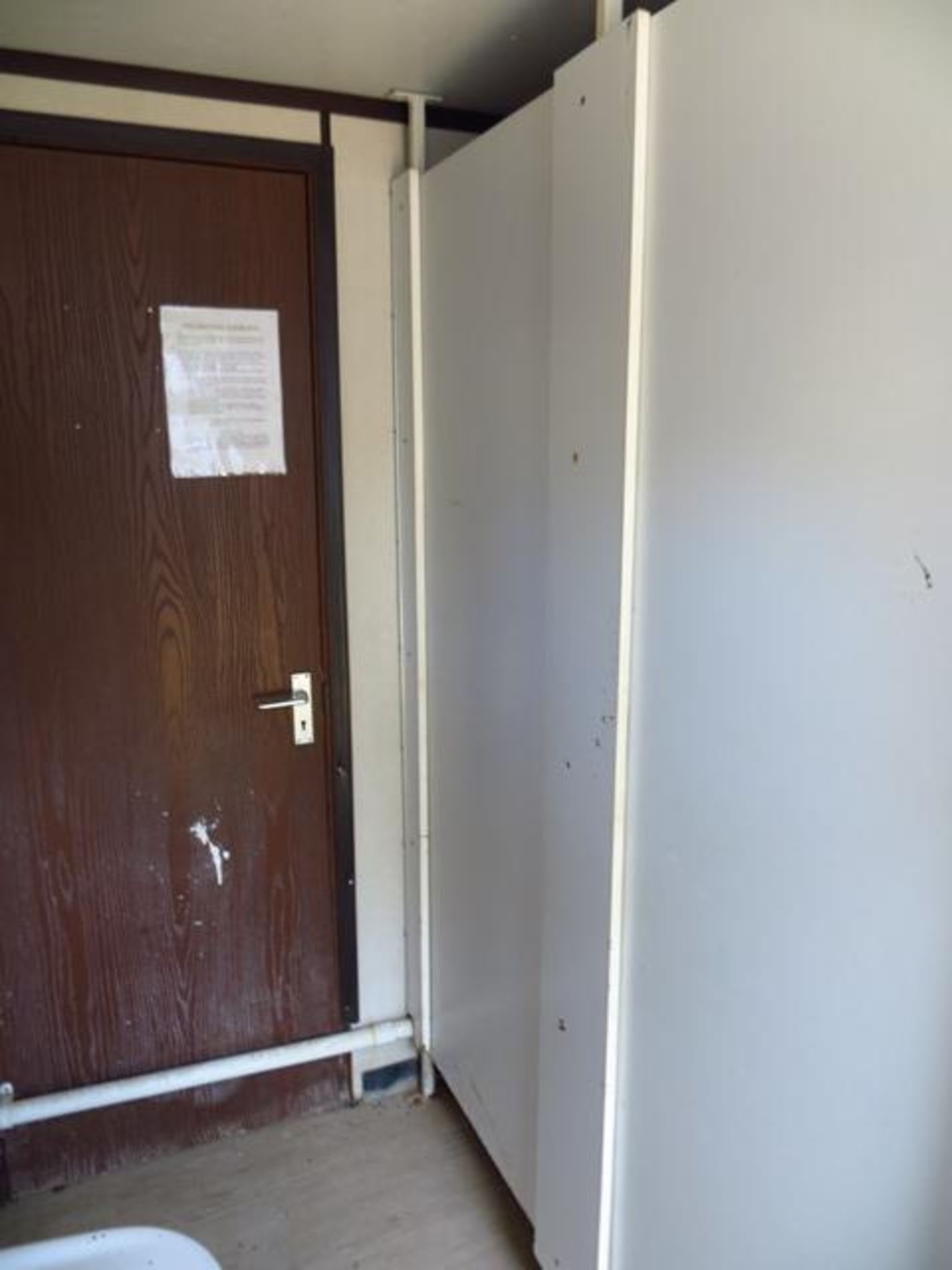 13' x 9' Steel Jackleg Container Split WC 2 Cubicles & 2 Urinals c/w Separate Ladies Toilet Cubicle - Image 5 of 7