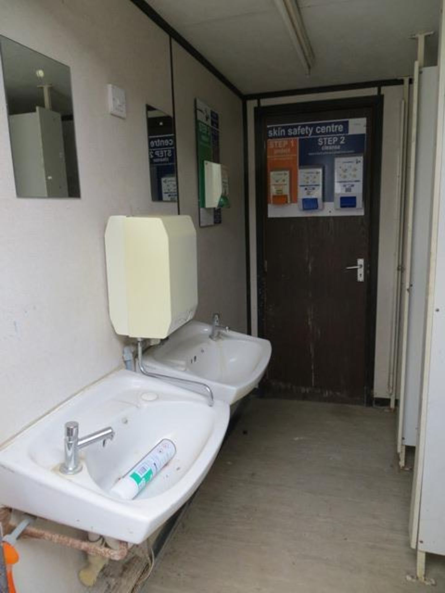 13' x 9' Steel Container Split WC 2 Cubicles & 2 Urinals c/w Separate Ladies Toilet Cubicle - Image 4 of 7